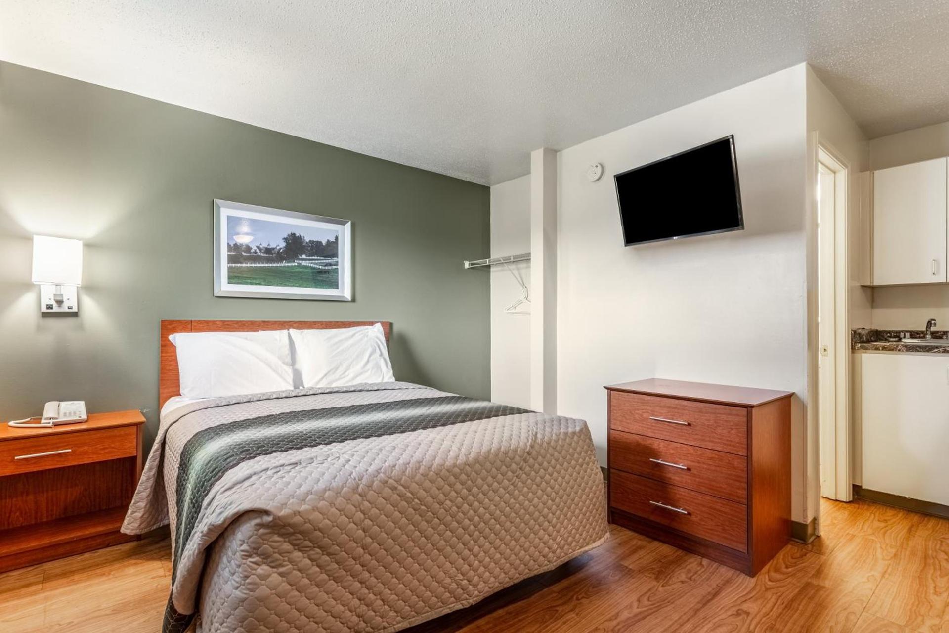 Birch Hill Suites Louisville photo 9