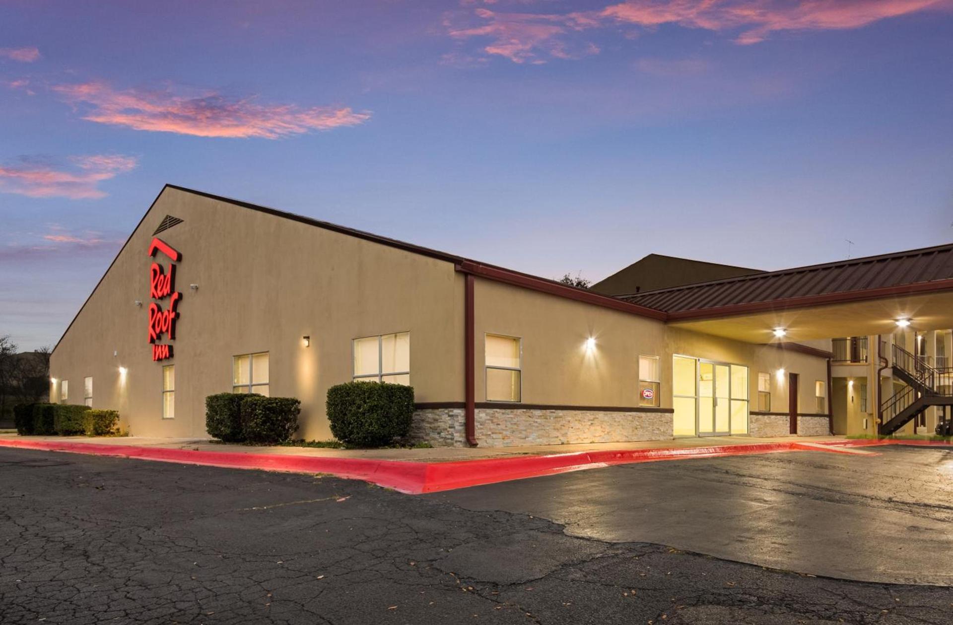 Red Roof Inn Temple photo 6