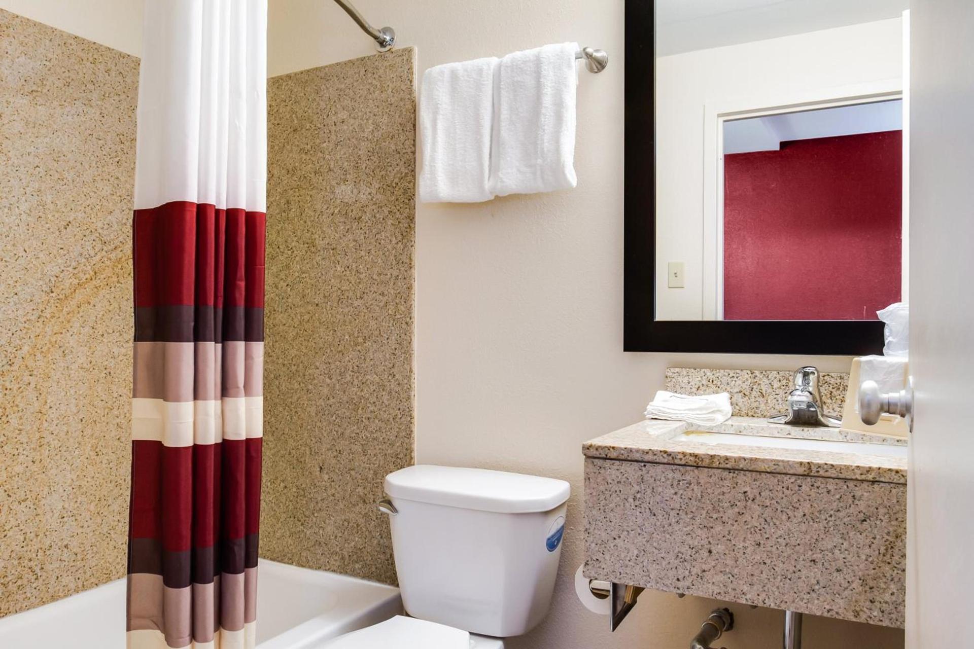 Red Roof Inn York Downtown photo 23