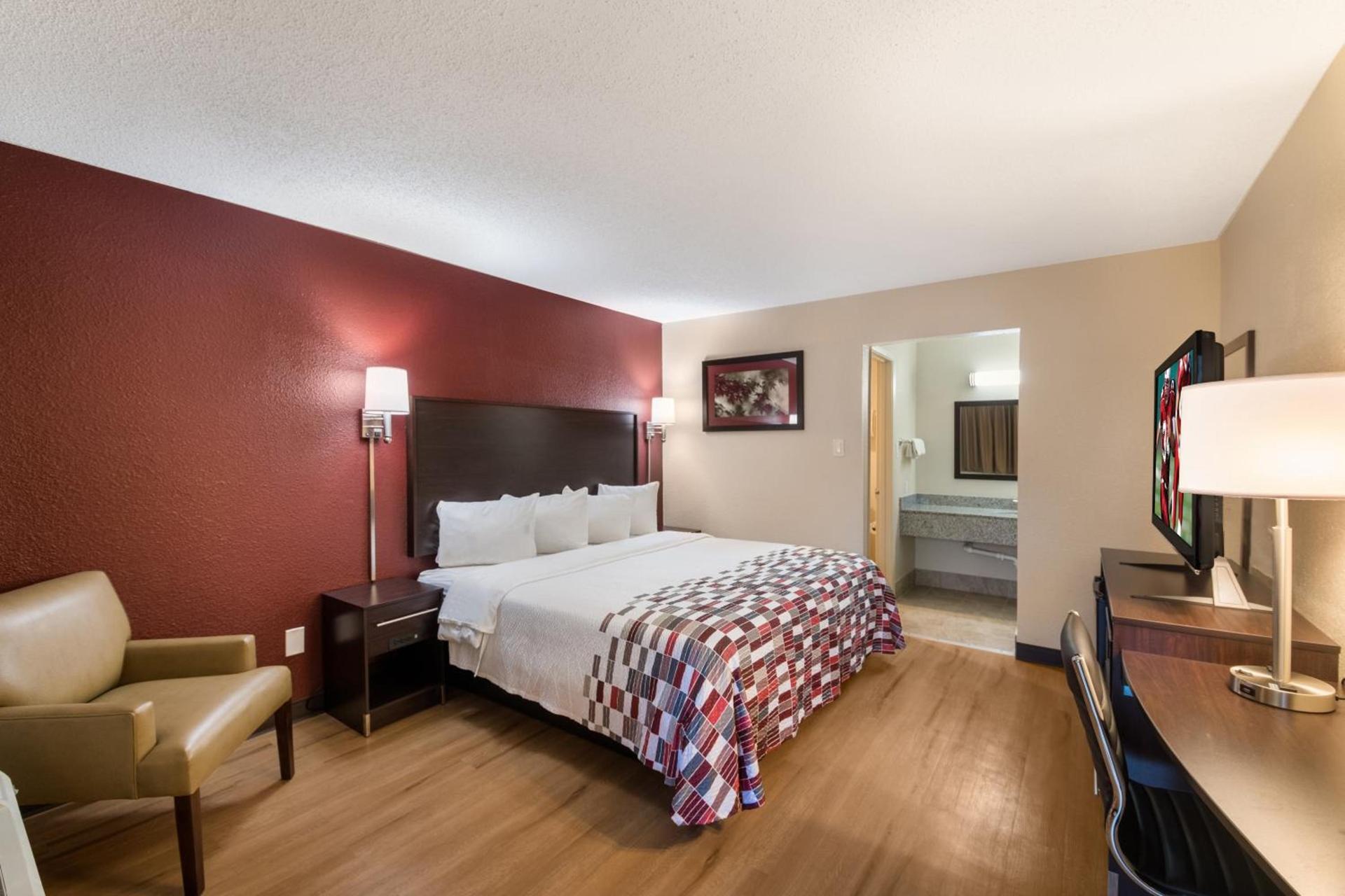 Red Roof Inn Temple photo 22
