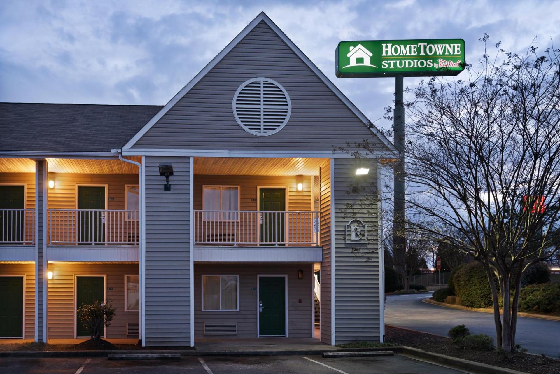 HomeTowne Studios by Red Roof Spartanburg - Asheville Highway photo 8