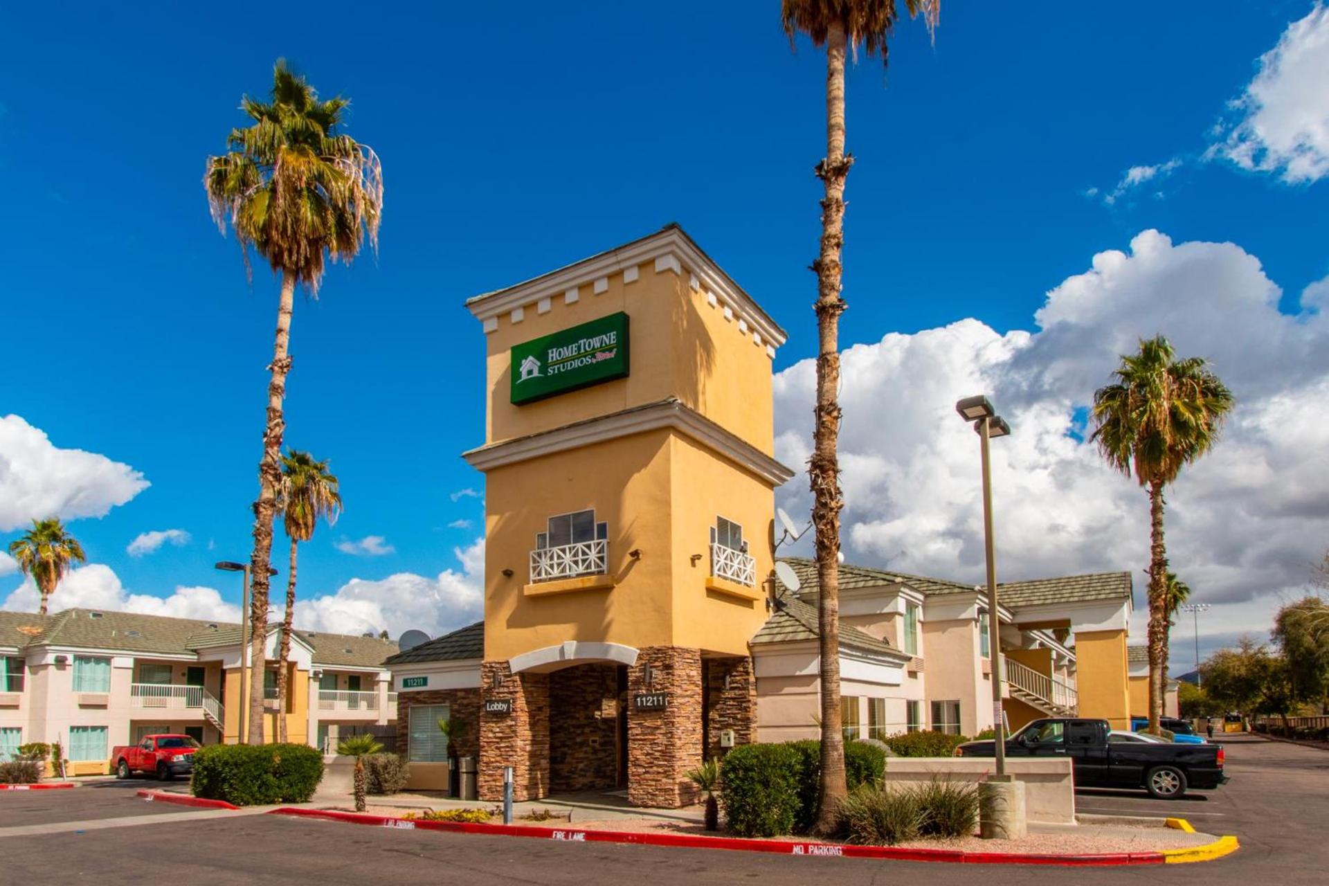 HomeTowne Studios by Red Roof Phoenix - Black Canyon Highway photo 1