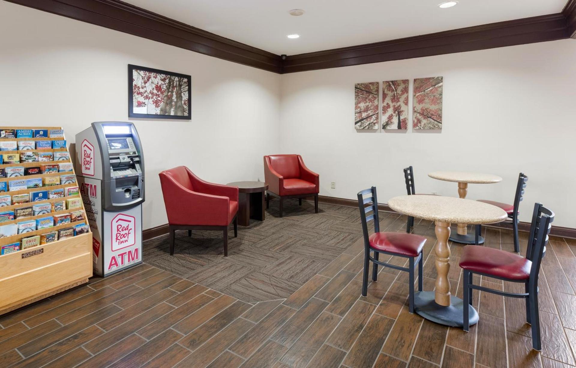 Red Roof Inn Fort Wayne photo 12
