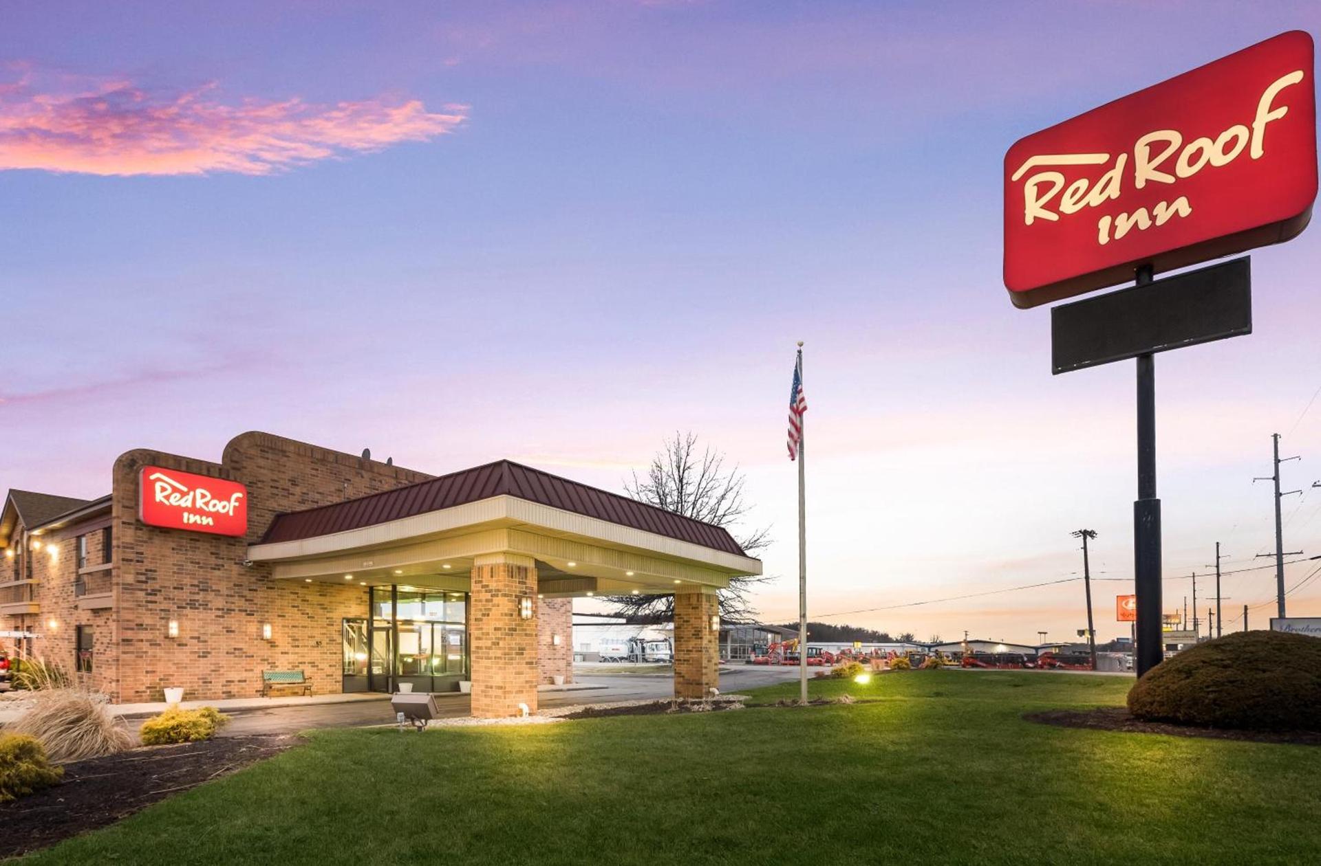 Red Roof Inn Fort Wayne photo 2