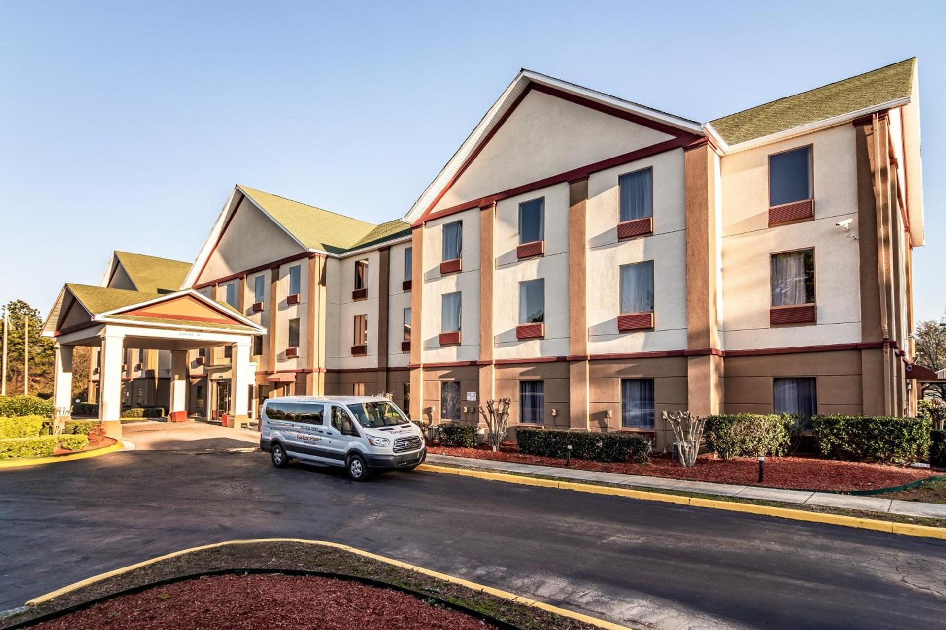 Red Roof PLUS+ & Suites Atlanta Airport South photo 3