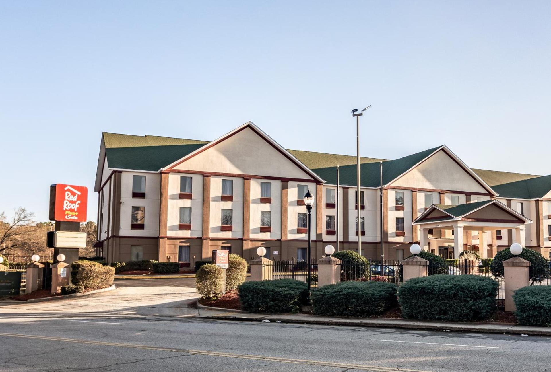 Red Roof PLUS+ & Suites Atlanta Airport South photo 1