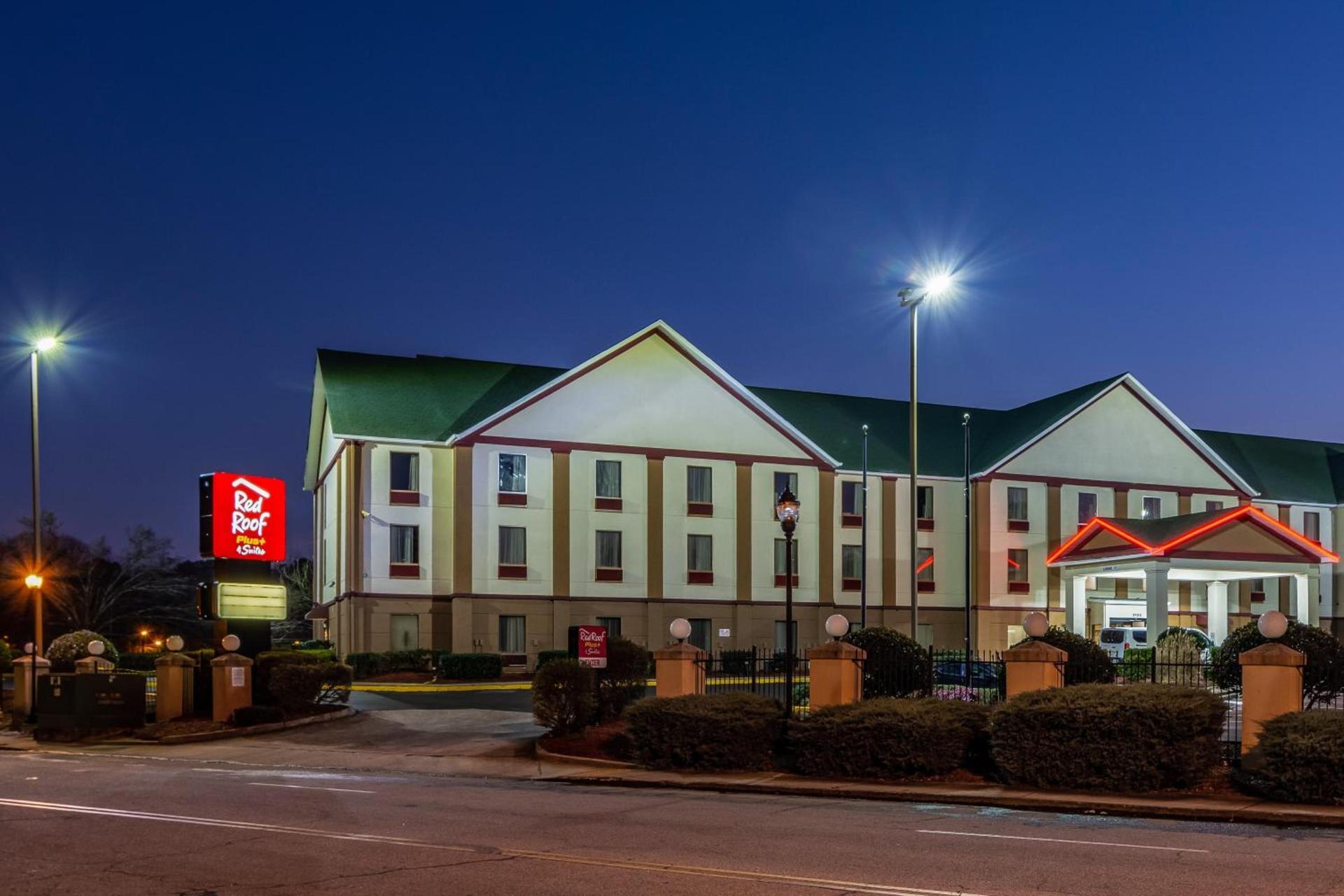 Red Roof PLUS+ & Suites Atlanta Airport South photo 5