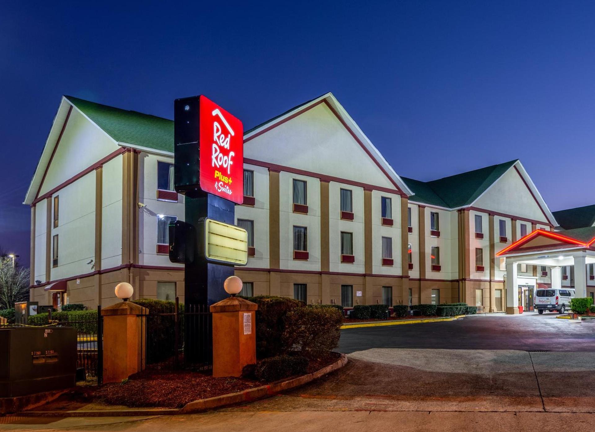 Red Roof PLUS+ & Suites Atlanta Airport South photo 6