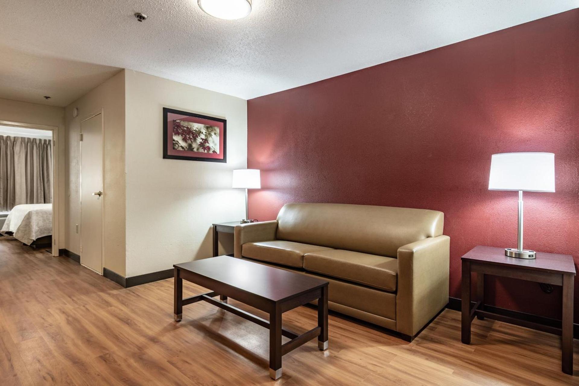 Red Roof PLUS+ & Suites Atlanta Airport South photo 28