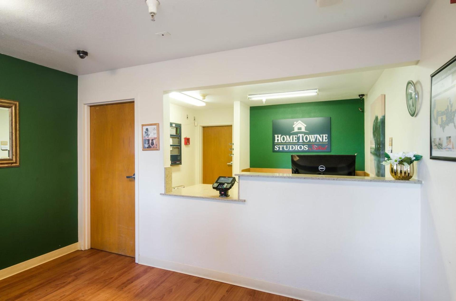 HomeTowne Studios by Red Roof Denver - Thornton photo 10