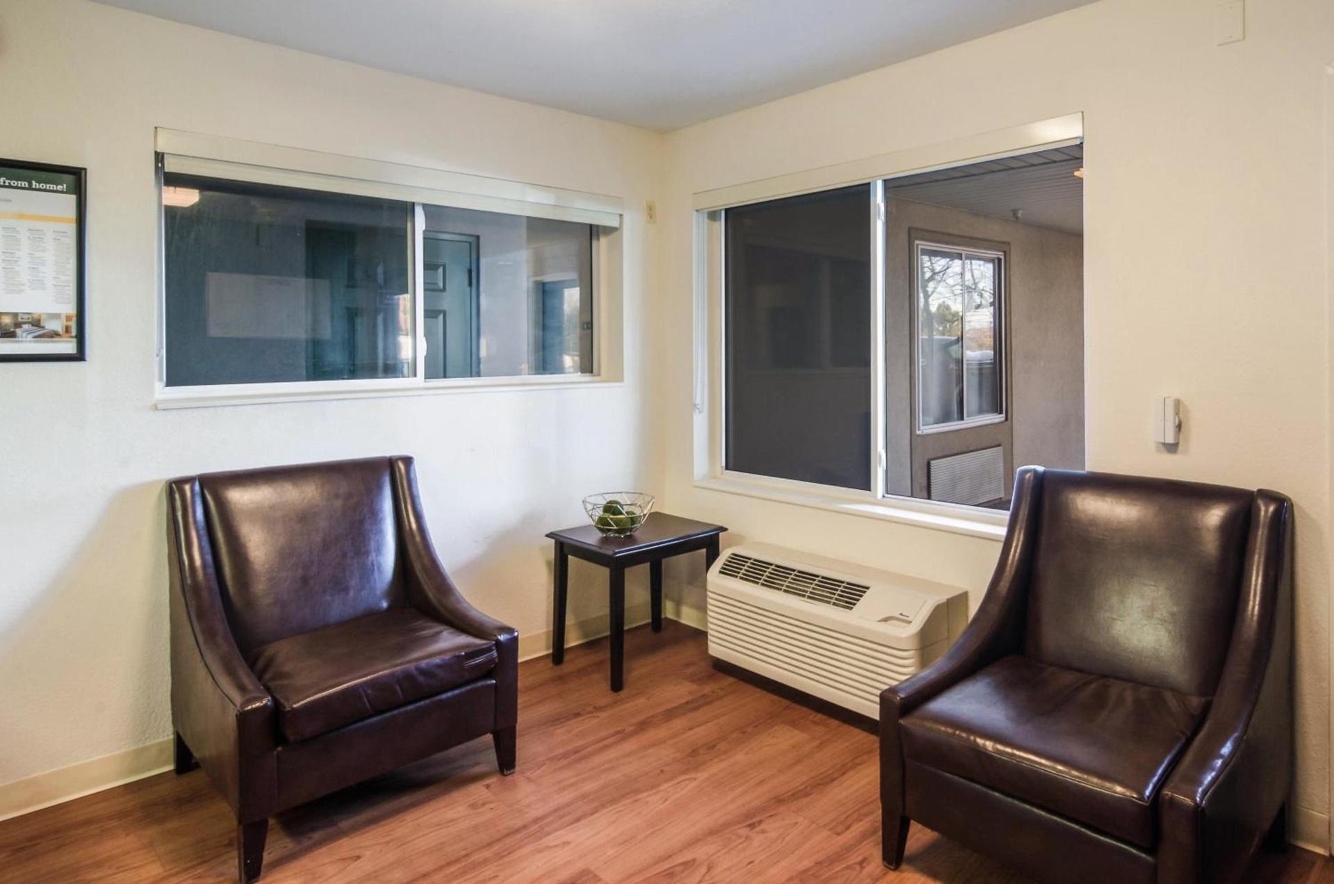 HomeTowne Studios by Red Roof Denver - Thornton photo 11