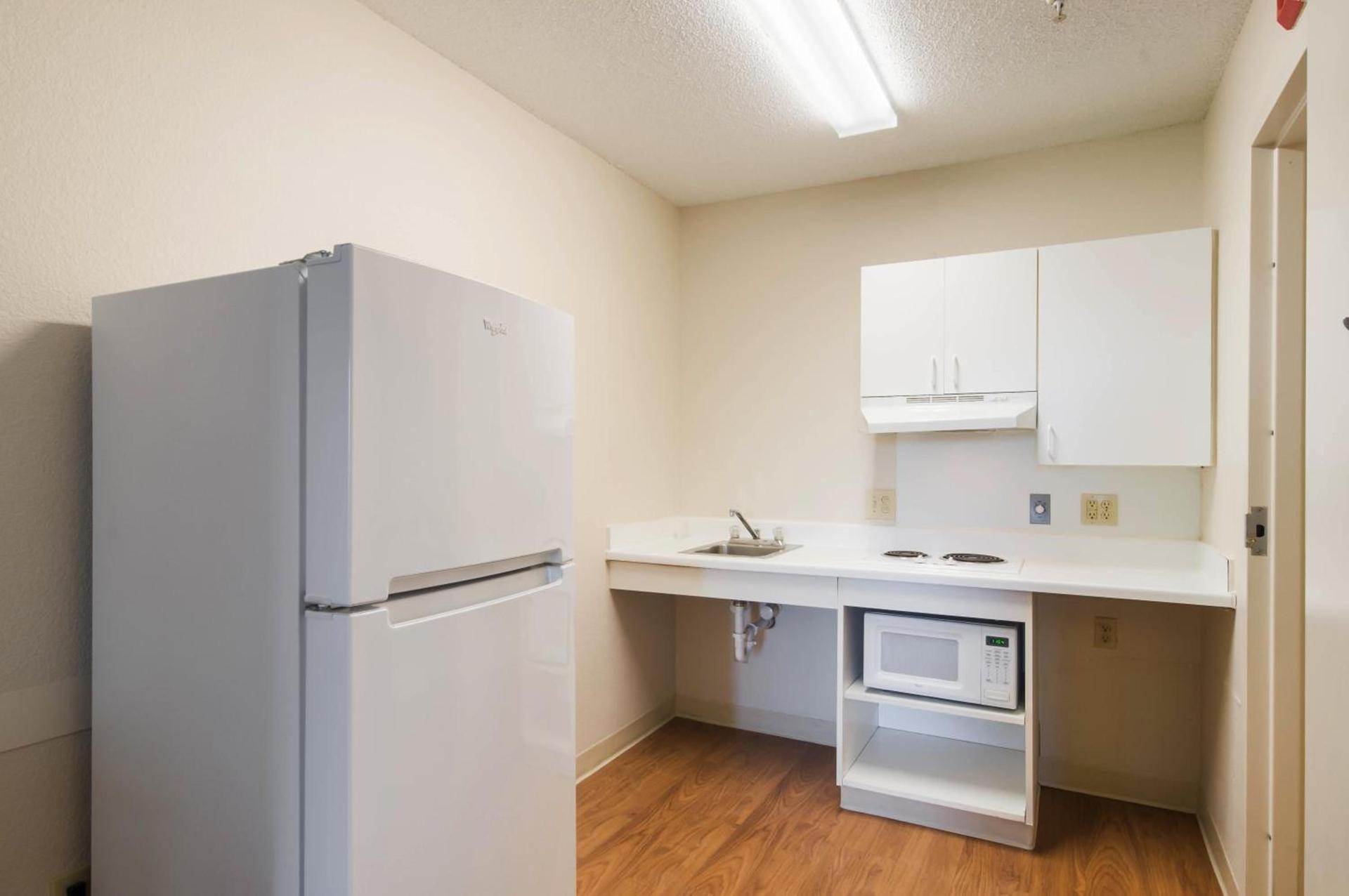 HomeTowne Studios by Red Roof Denver - Thornton photo 22