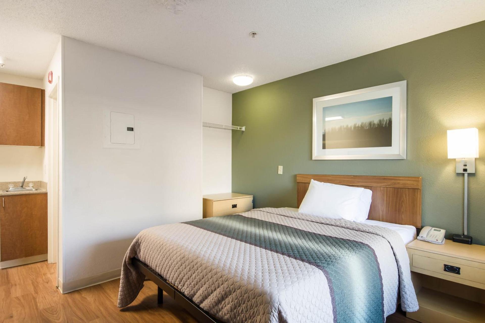 HomeTowne Studios by Red Roof Denver - Thornton photo 19