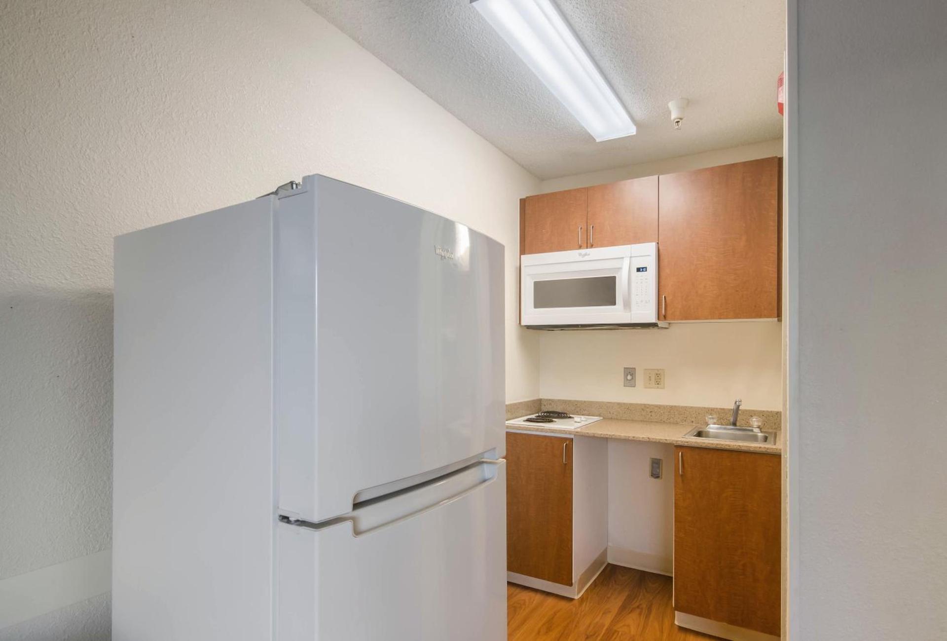 HomeTowne Studios by Red Roof Denver - Thornton photo 18