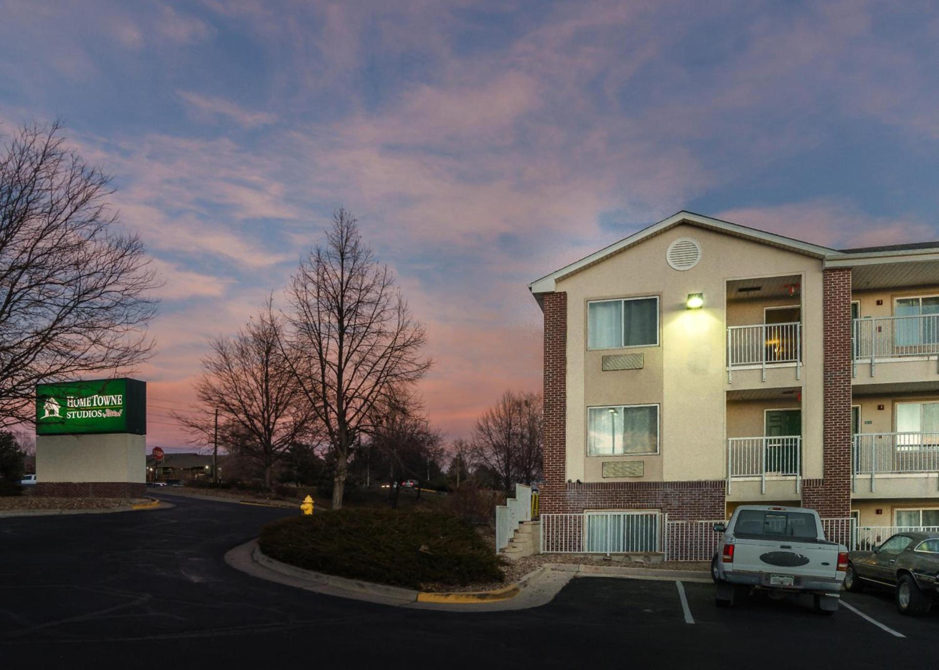 HomeTowne Studios by Red Roof Denver - Thornton photo 7