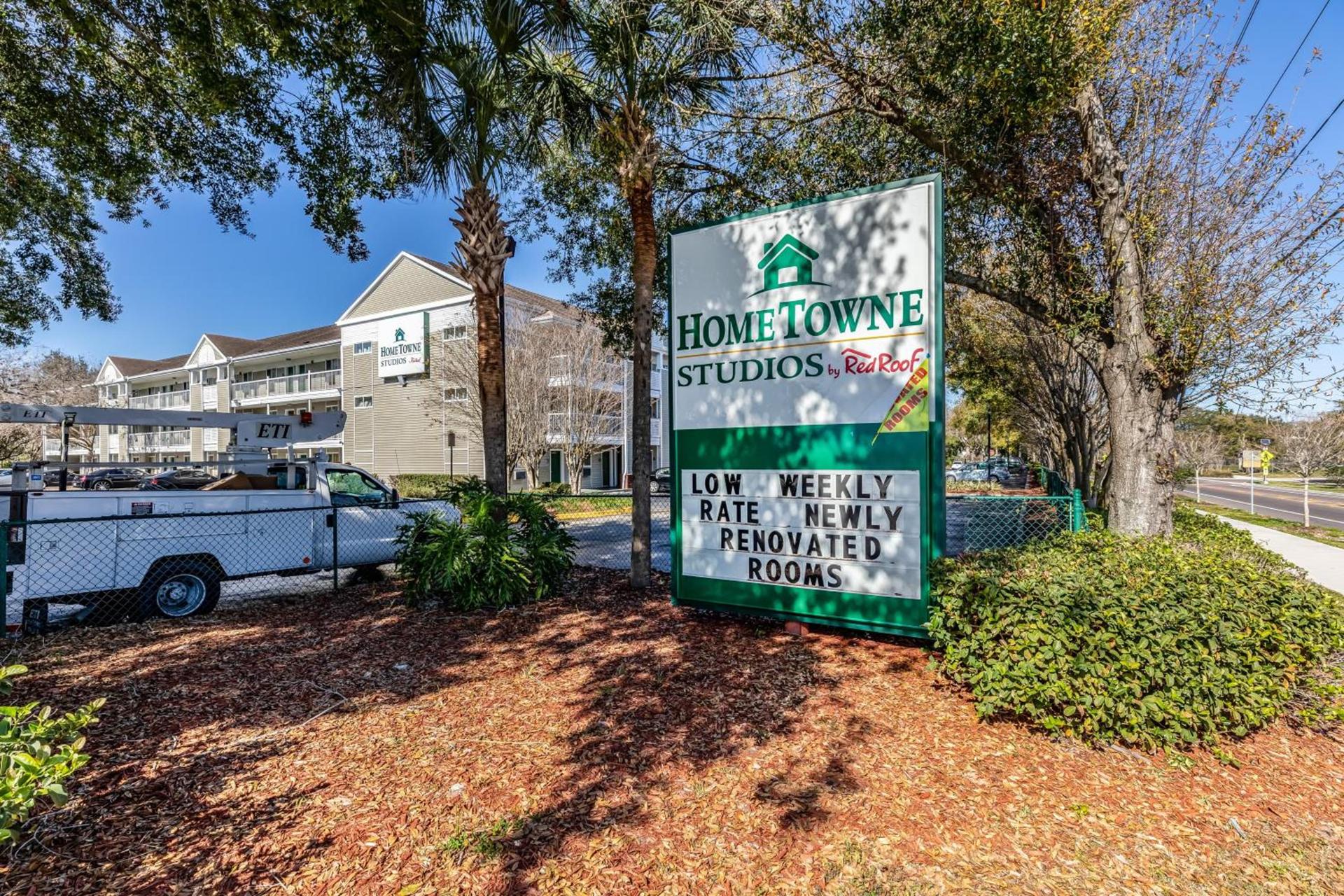 HomeTowne Studios by Red Roof Orlando - Casselberry photo 2