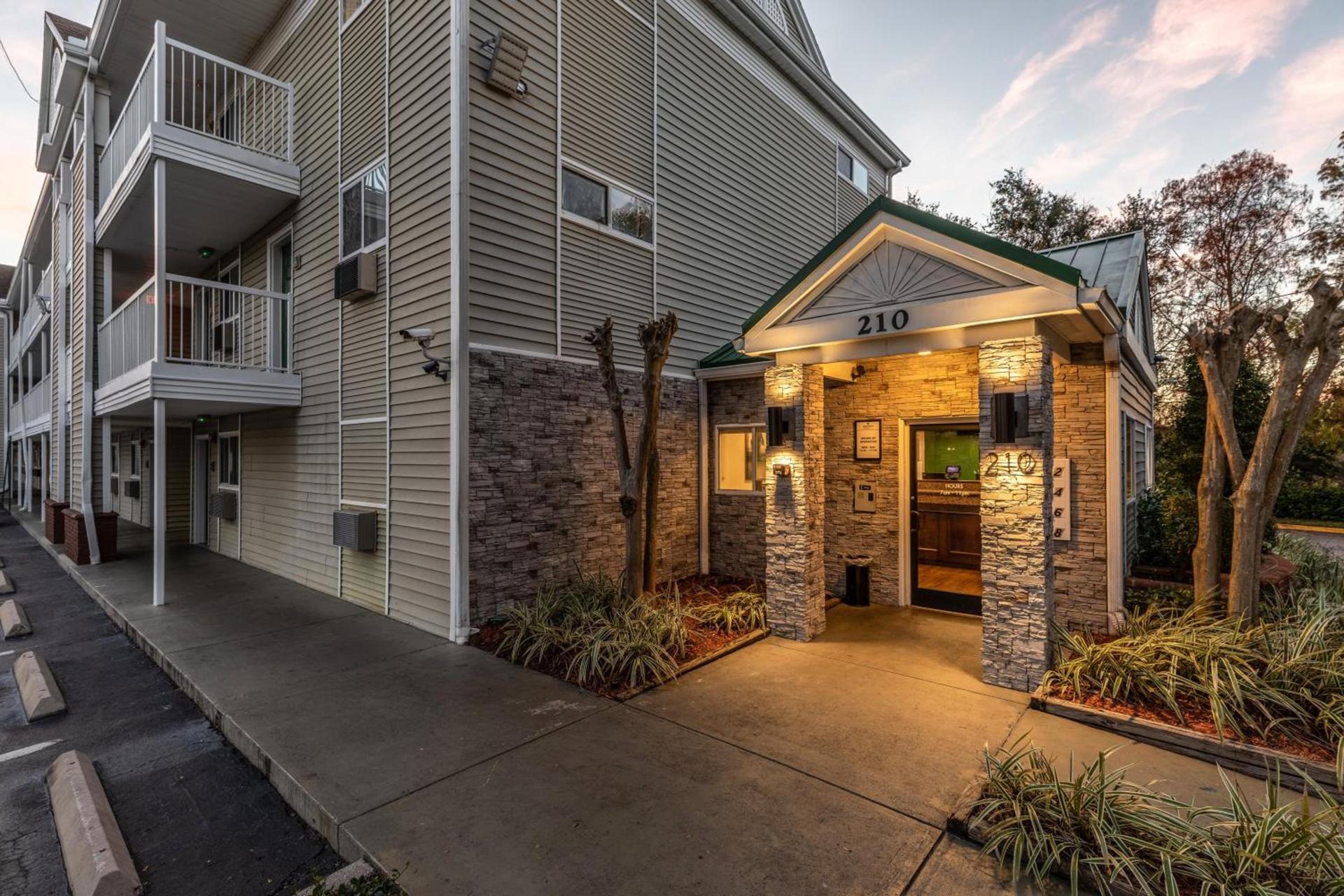 HomeTowne Studios by Red Roof Orlando - Casselberry photo 5