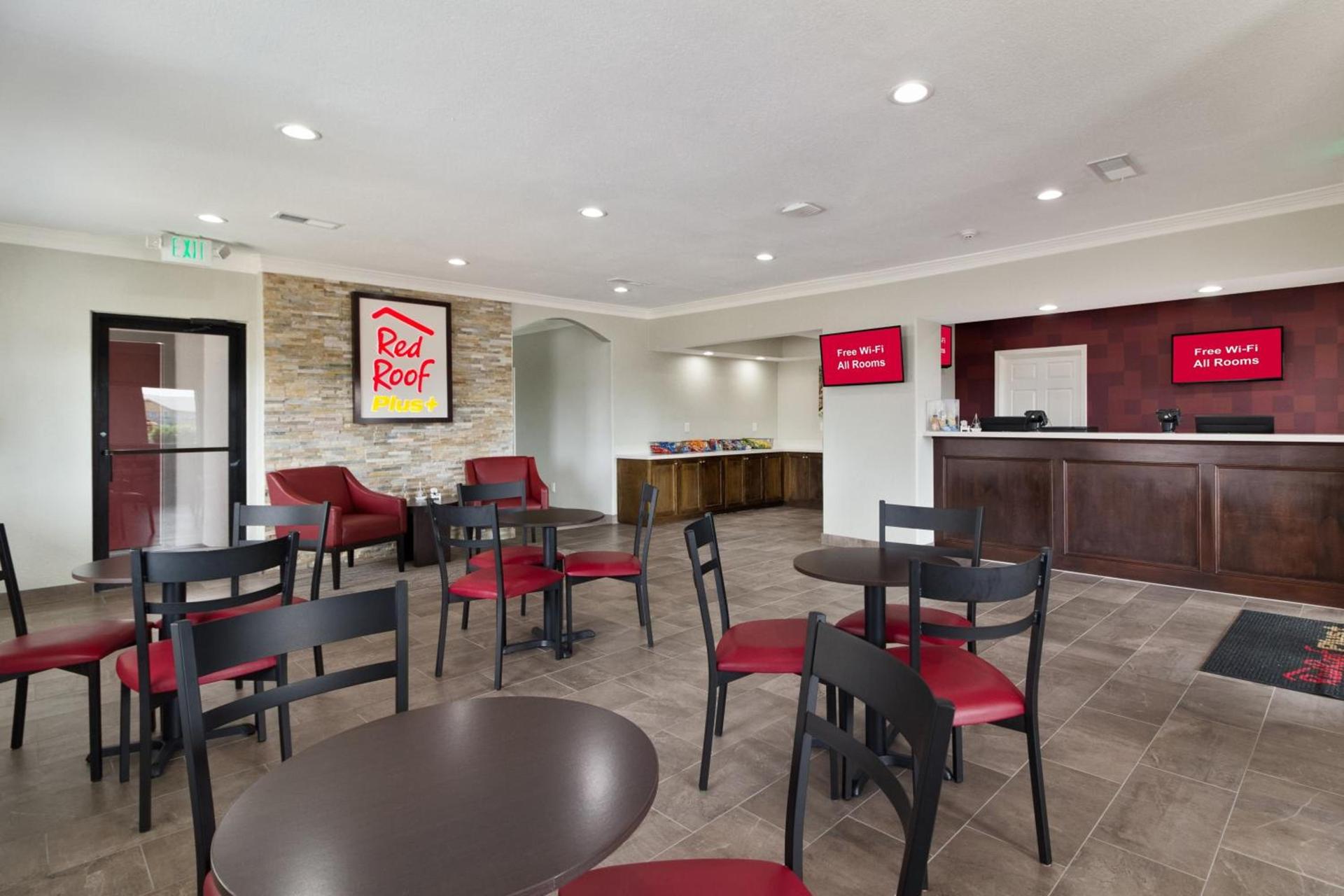 Red Roof Inn PLUS + Galveston - Beachfront photo 11