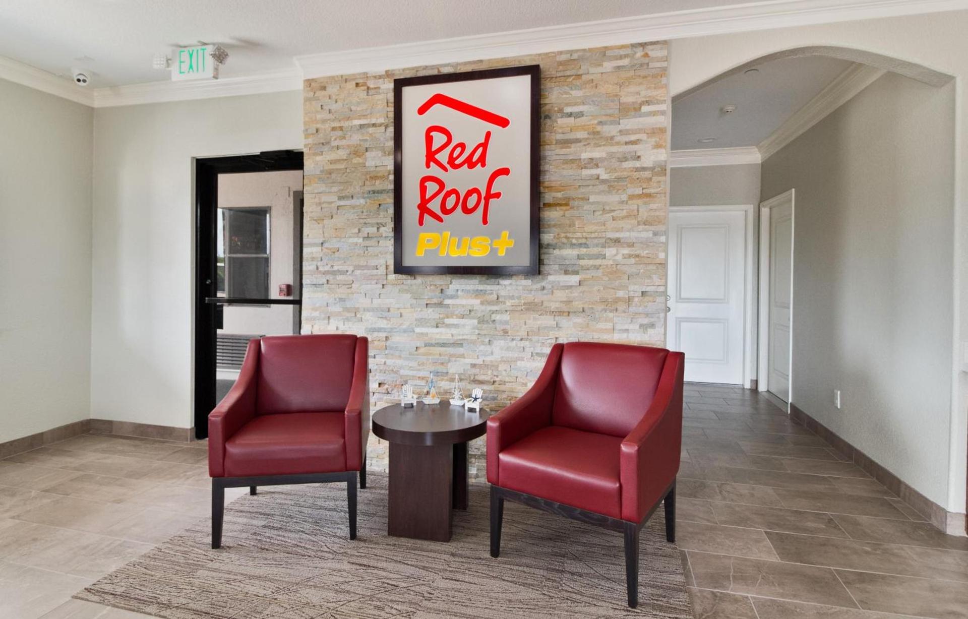 Red Roof Inn PLUS + Galveston - Beachfront photo 8