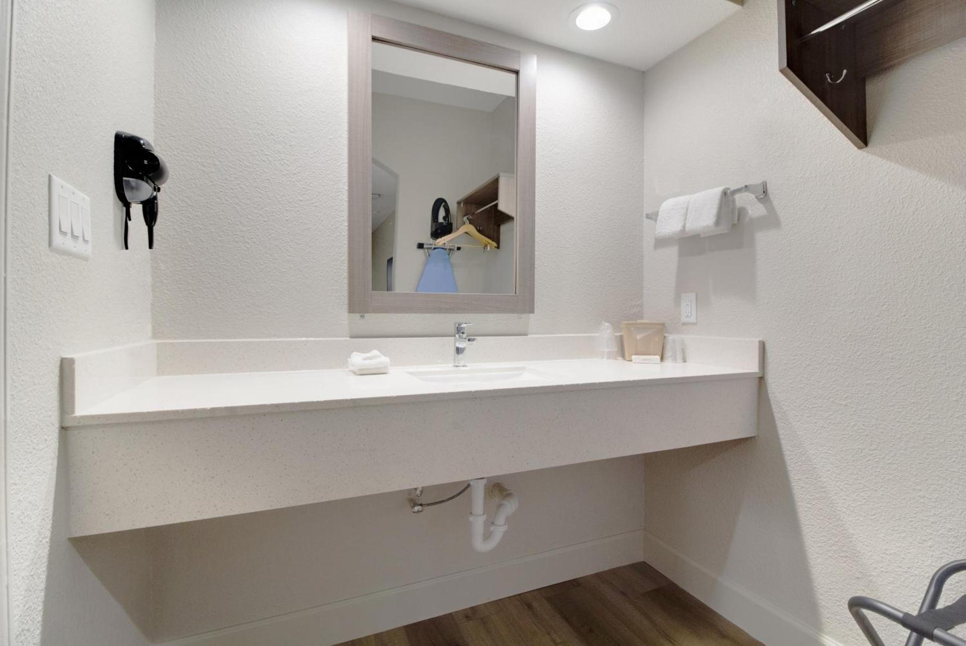 Red Roof Inn PLUS + Galveston - Beachfront photo 32