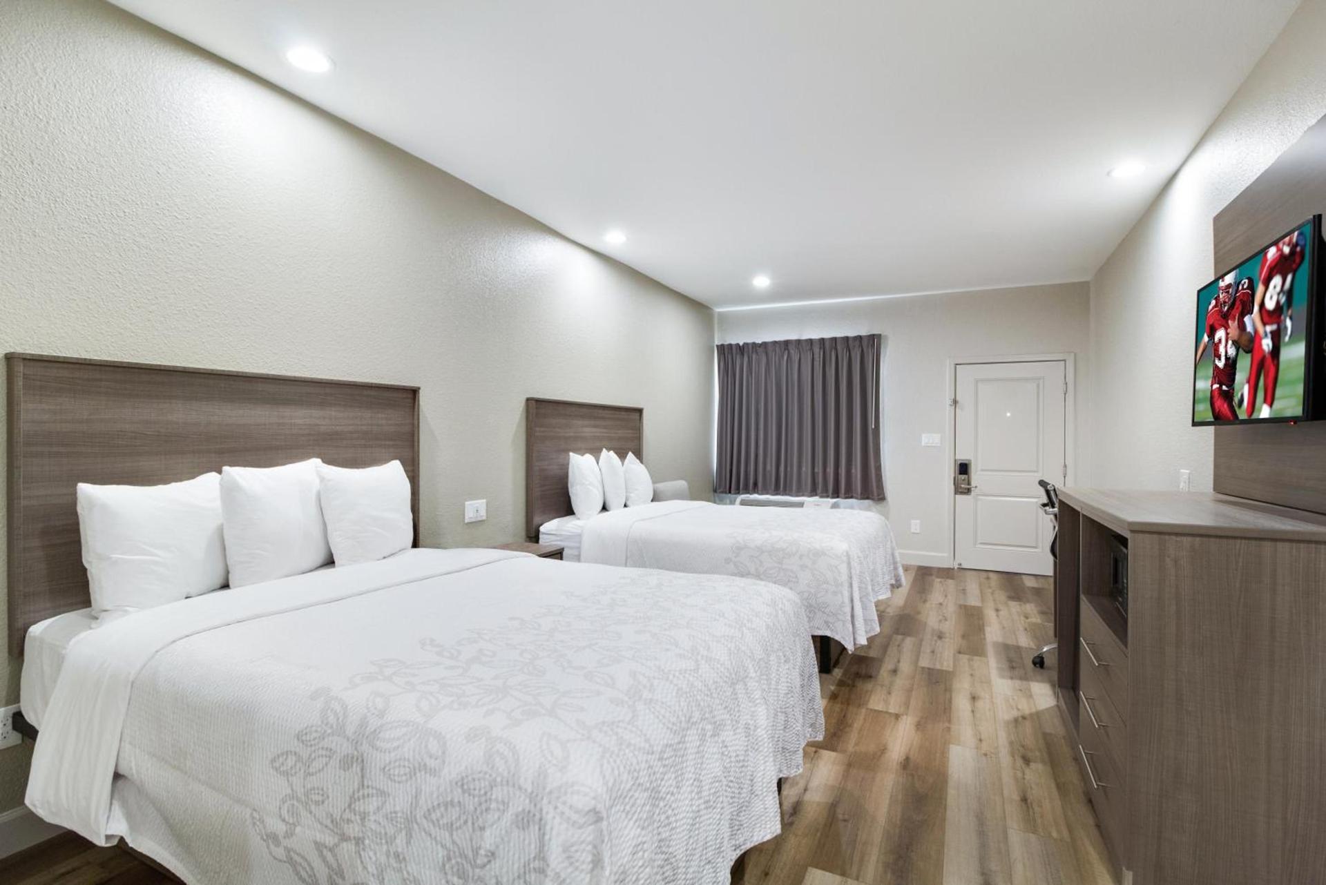 Red Roof Inn PLUS + Galveston - Beachfront photo 26