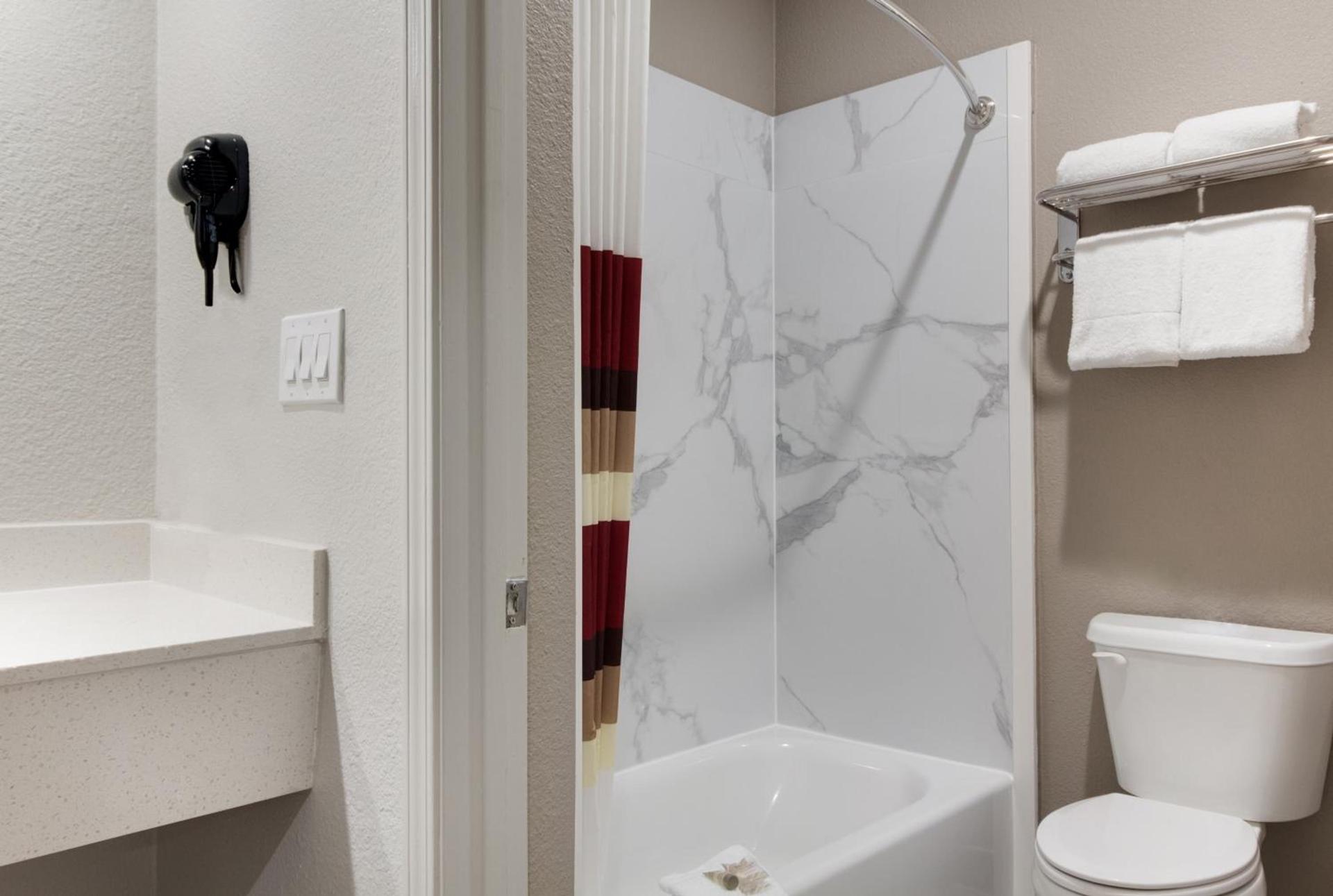 Red Roof Inn PLUS + Galveston - Beachfront photo 31