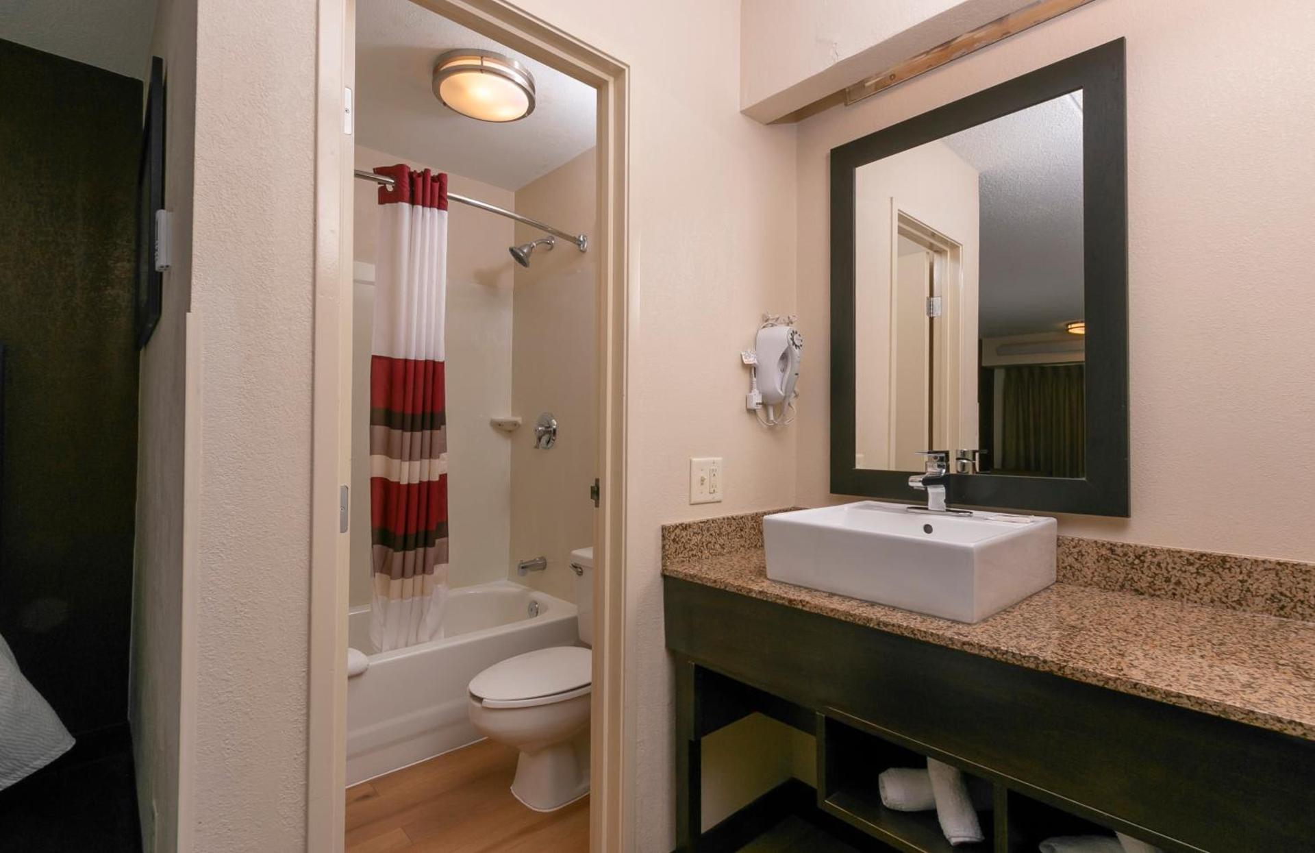 Red Roof Inn PLUS+ Columbus-Ohio State University OSU photo 25