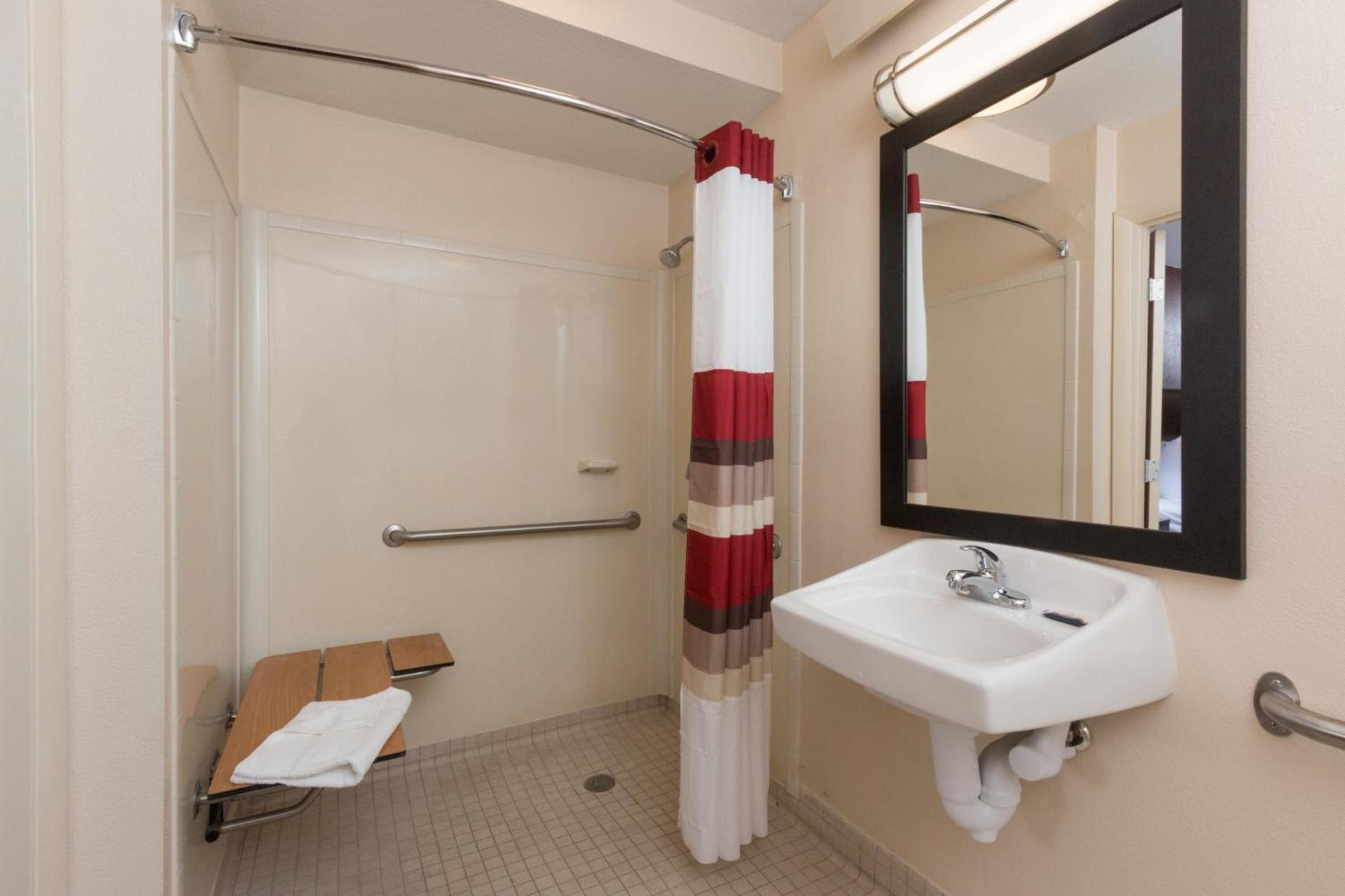 Red Roof Inn PLUS+ Columbus-Ohio State University OSU photo 27