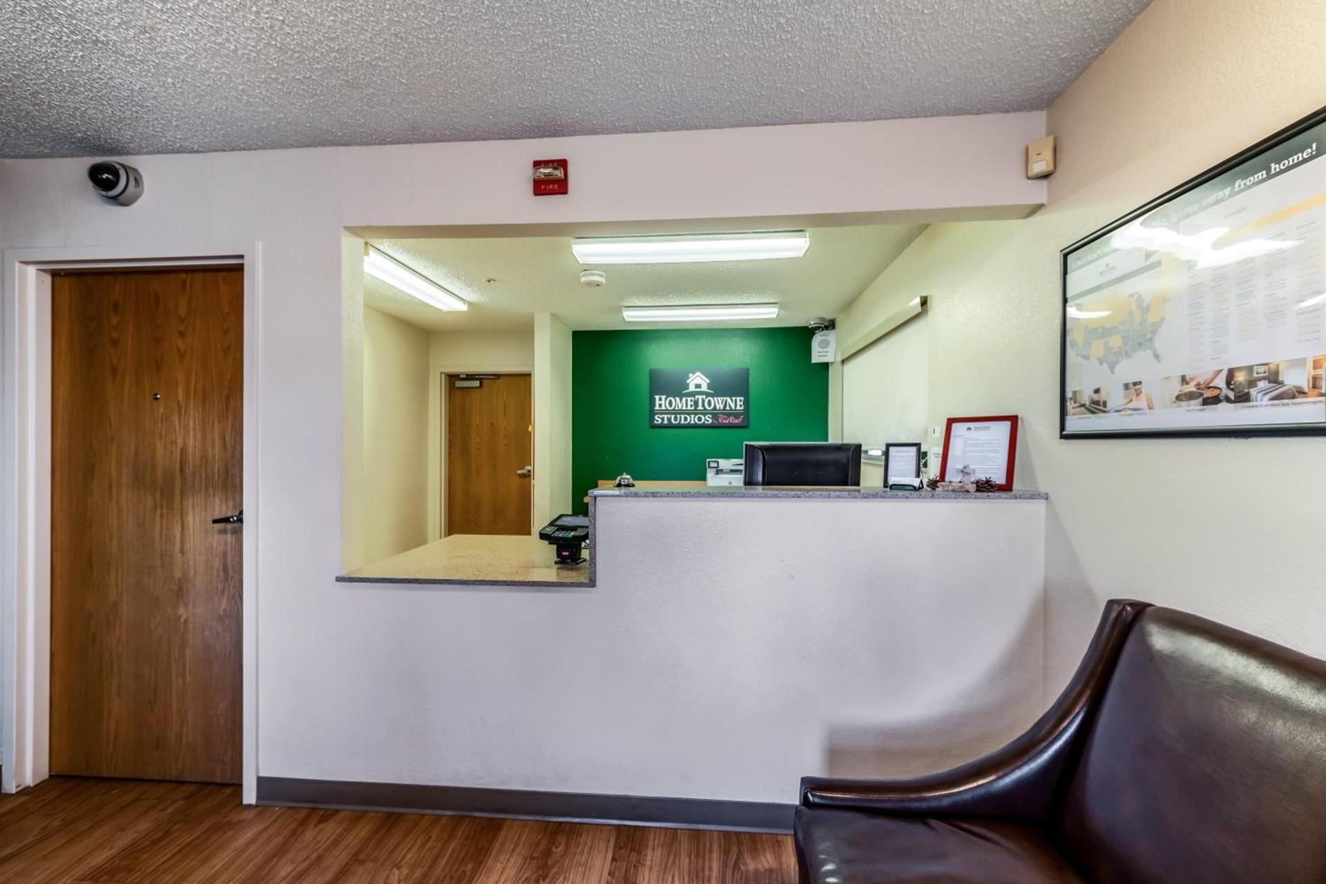 HomeTowne Studios by Red Roof Austin photo 10