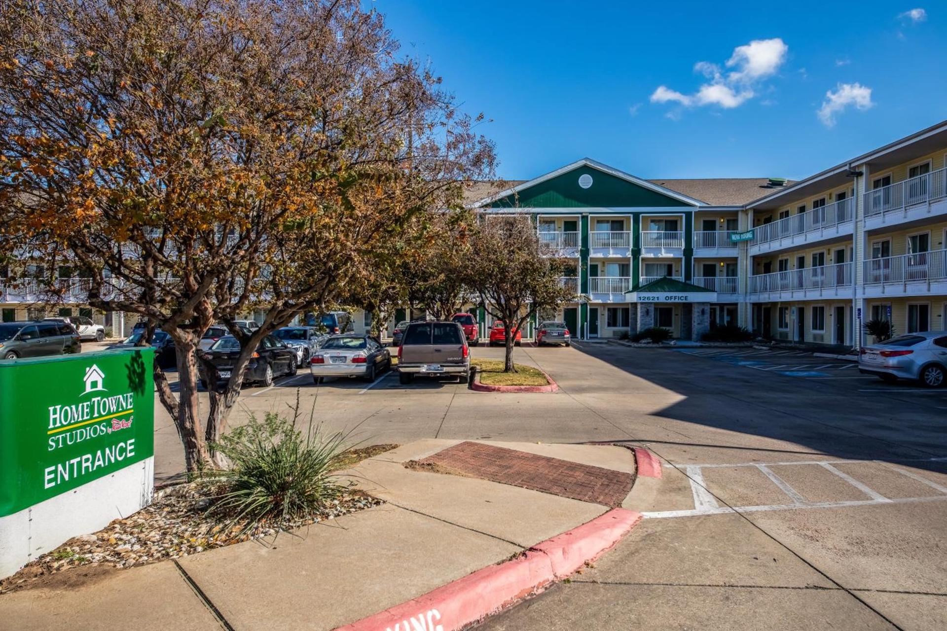HomeTowne Studios by Red Roof Austin photo 2