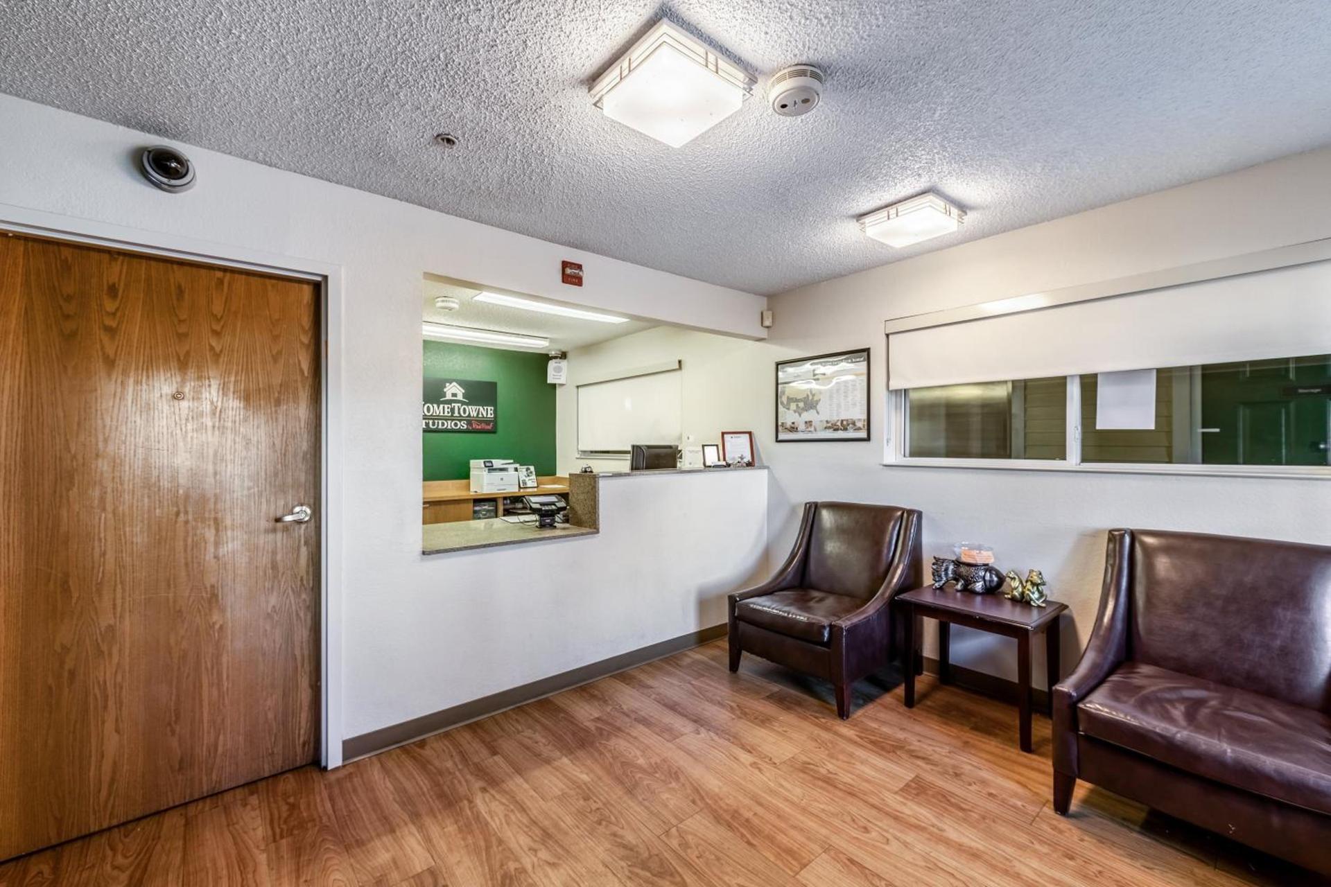 HomeTowne Studios by Red Roof Austin photo 9