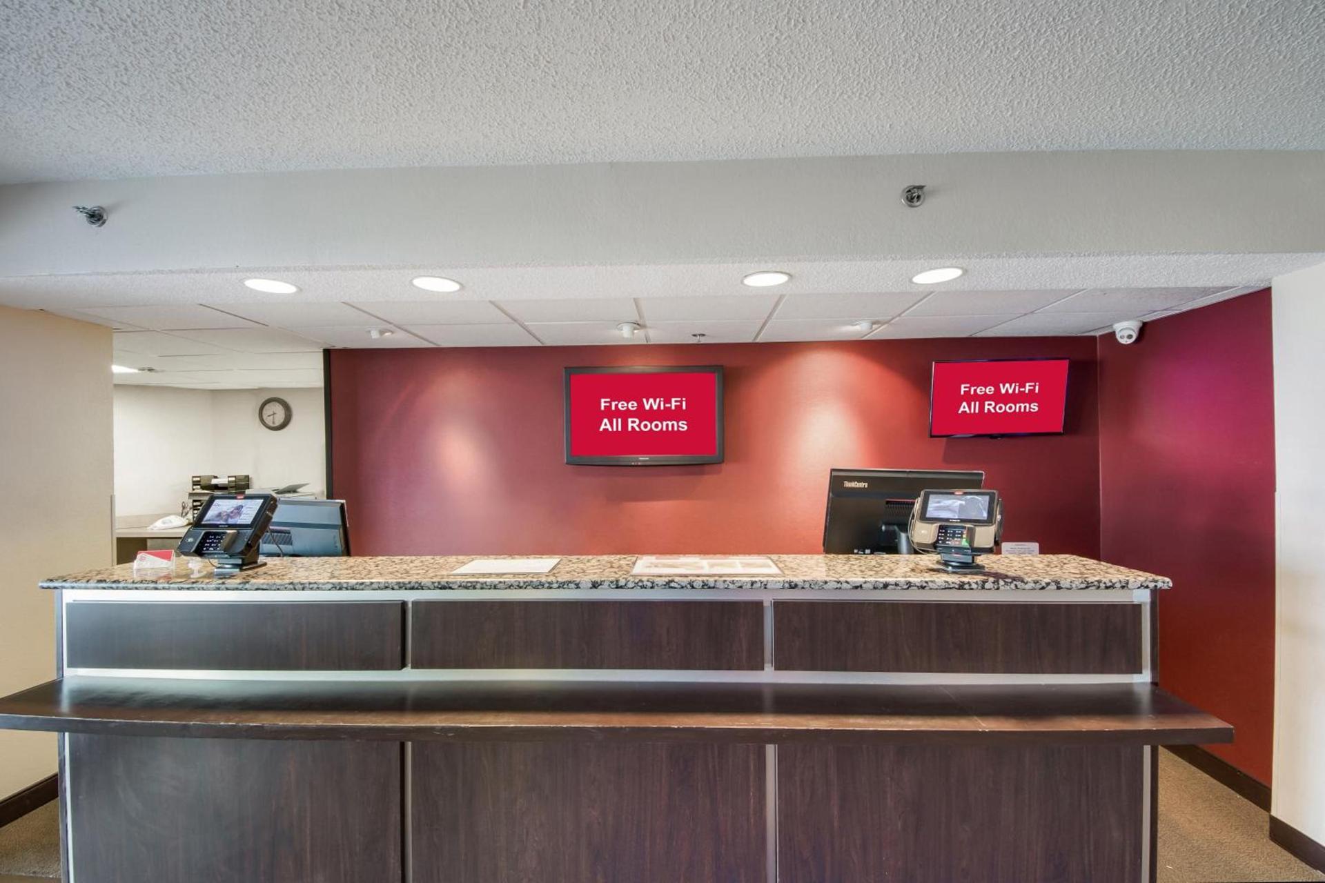 Red Roof Inn Laredo photo 5