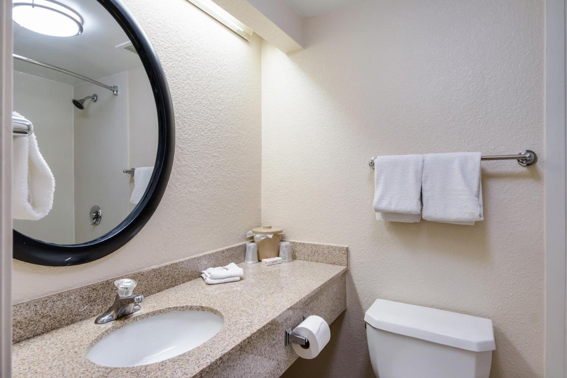 Red Roof Inn Laredo photo 31