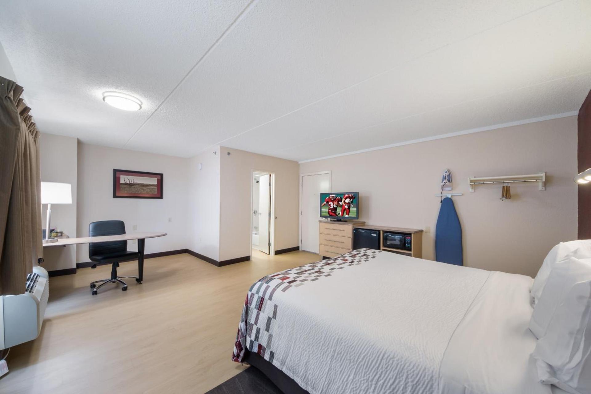 Red Roof Inn Laredo photo 14