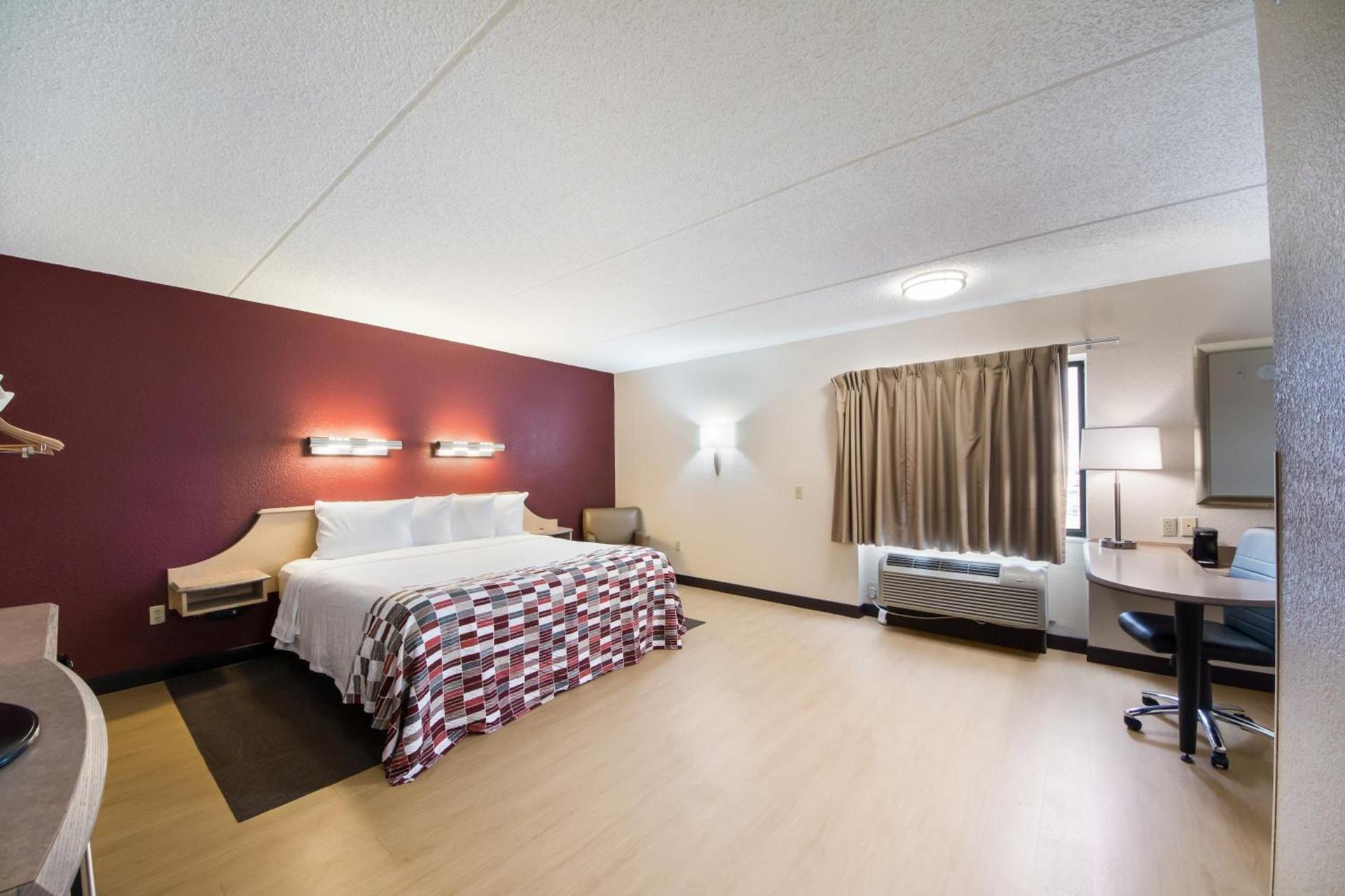 Red Roof Inn Laredo photo 15
