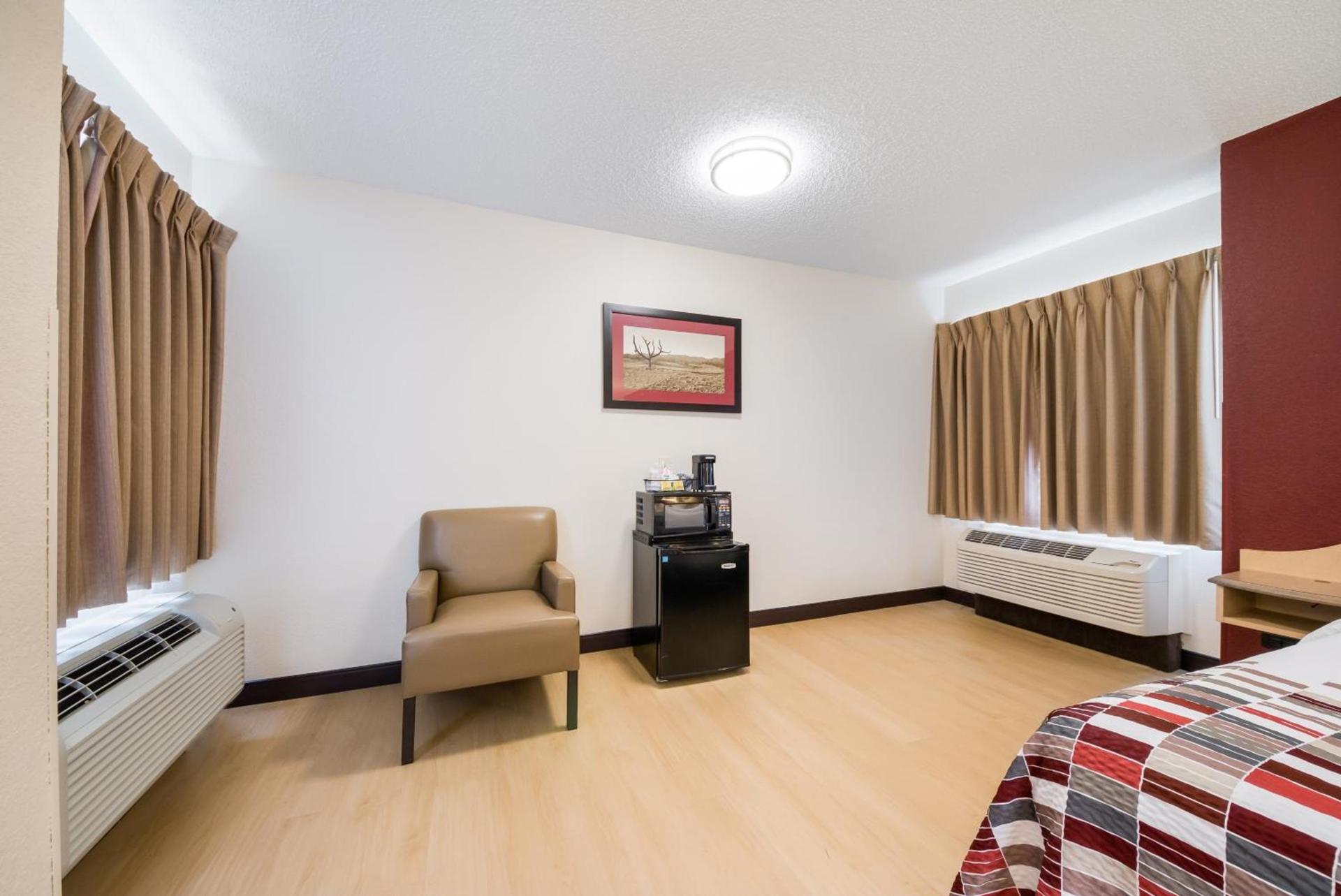 Red Roof Inn Laredo photo 18