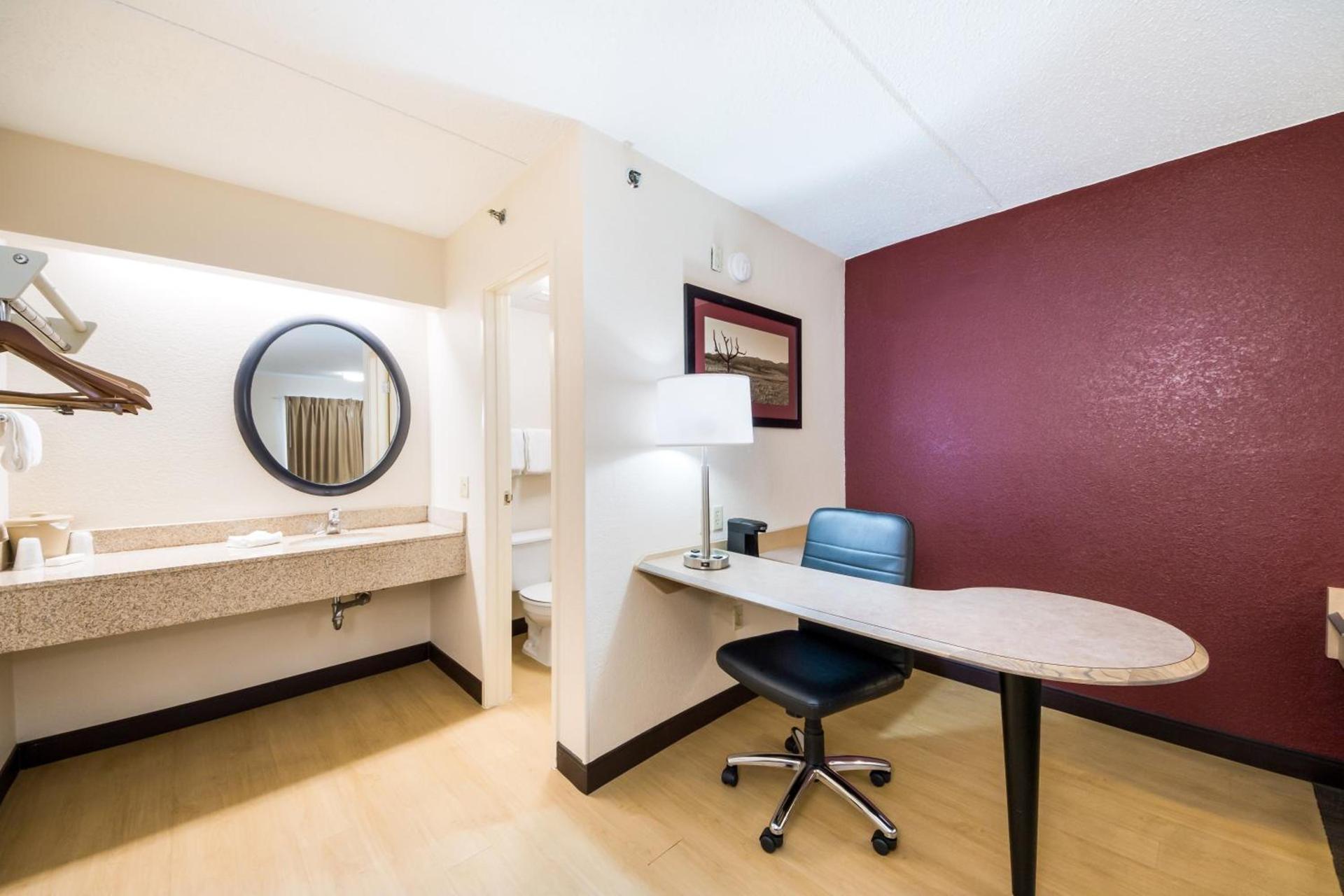 Red Roof Inn Laredo photo 13