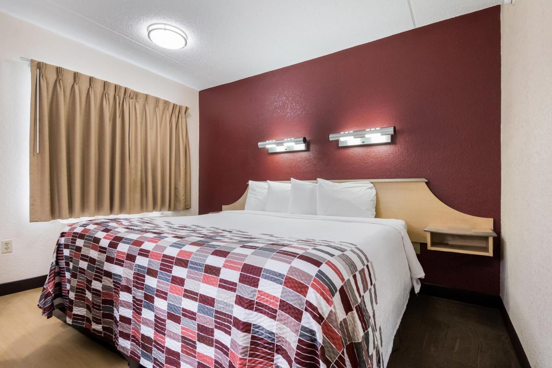 Red Roof Inn Laredo photo 24