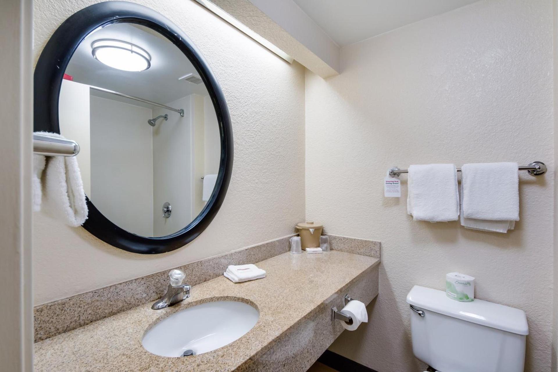 Red Roof Inn Laredo photo 33