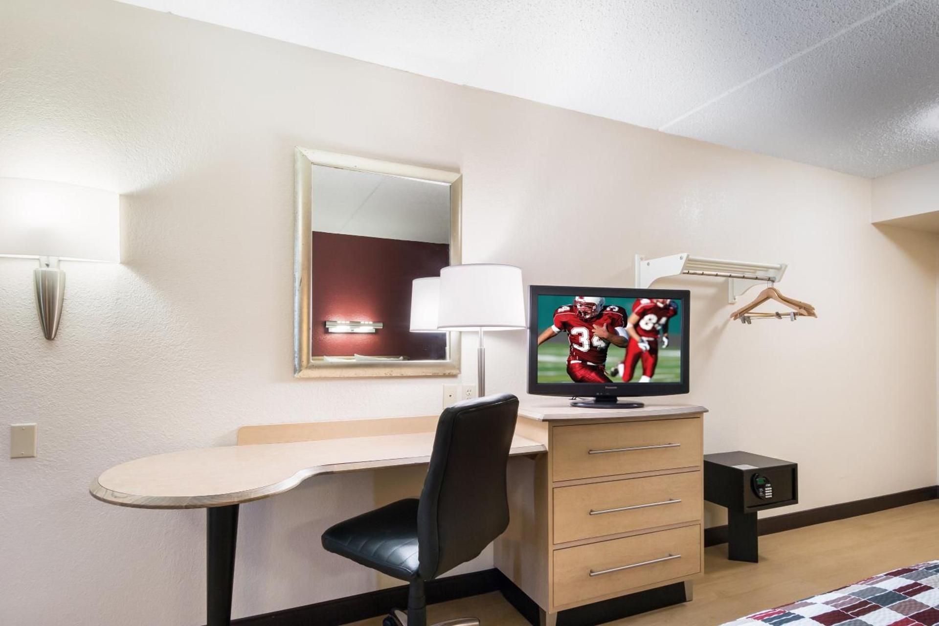 Red Roof Inn Laredo photo 28
