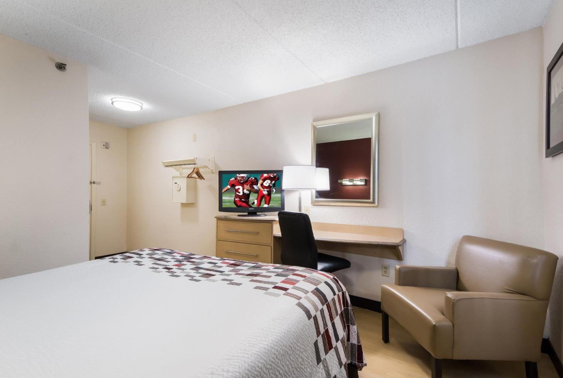 Red Roof Inn Laredo photo 26