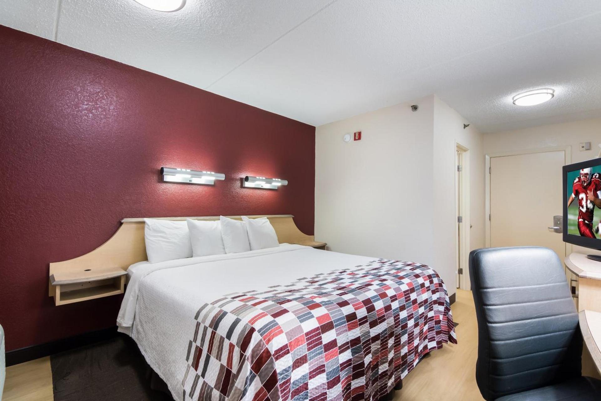 Red Roof Inn Laredo photo 25