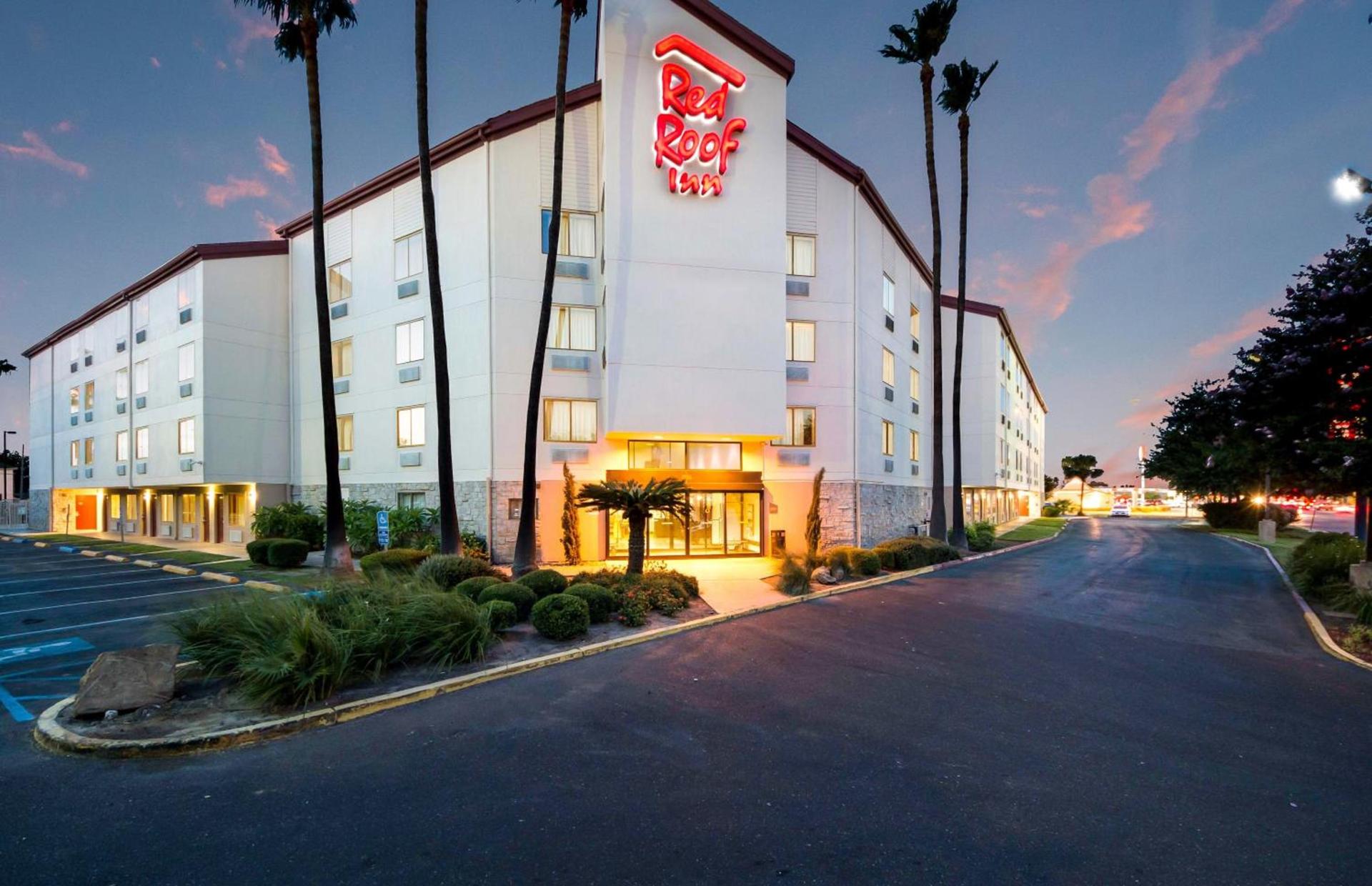 Red Roof Inn Laredo photo 2