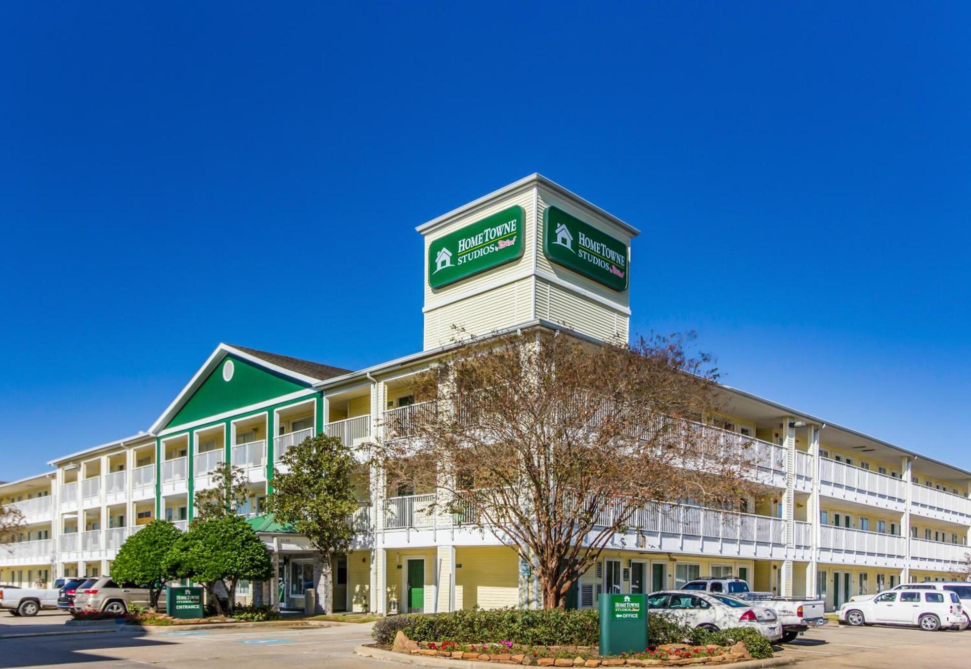 HomeTowne Studios by Red Roof Houston - West Oaks - Energy Corridor photo 1