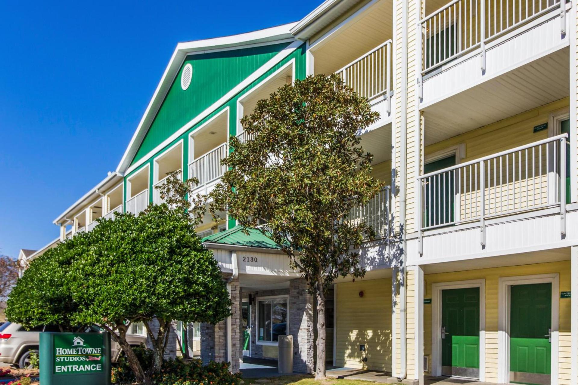 HomeTowne Studios by Red Roof Houston - West Oaks - Energy Corridor photo 3