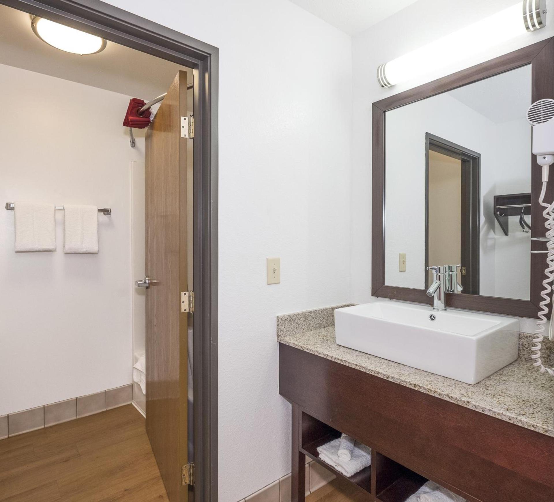 Red Roof Inn Columbus - Hebron photo 20