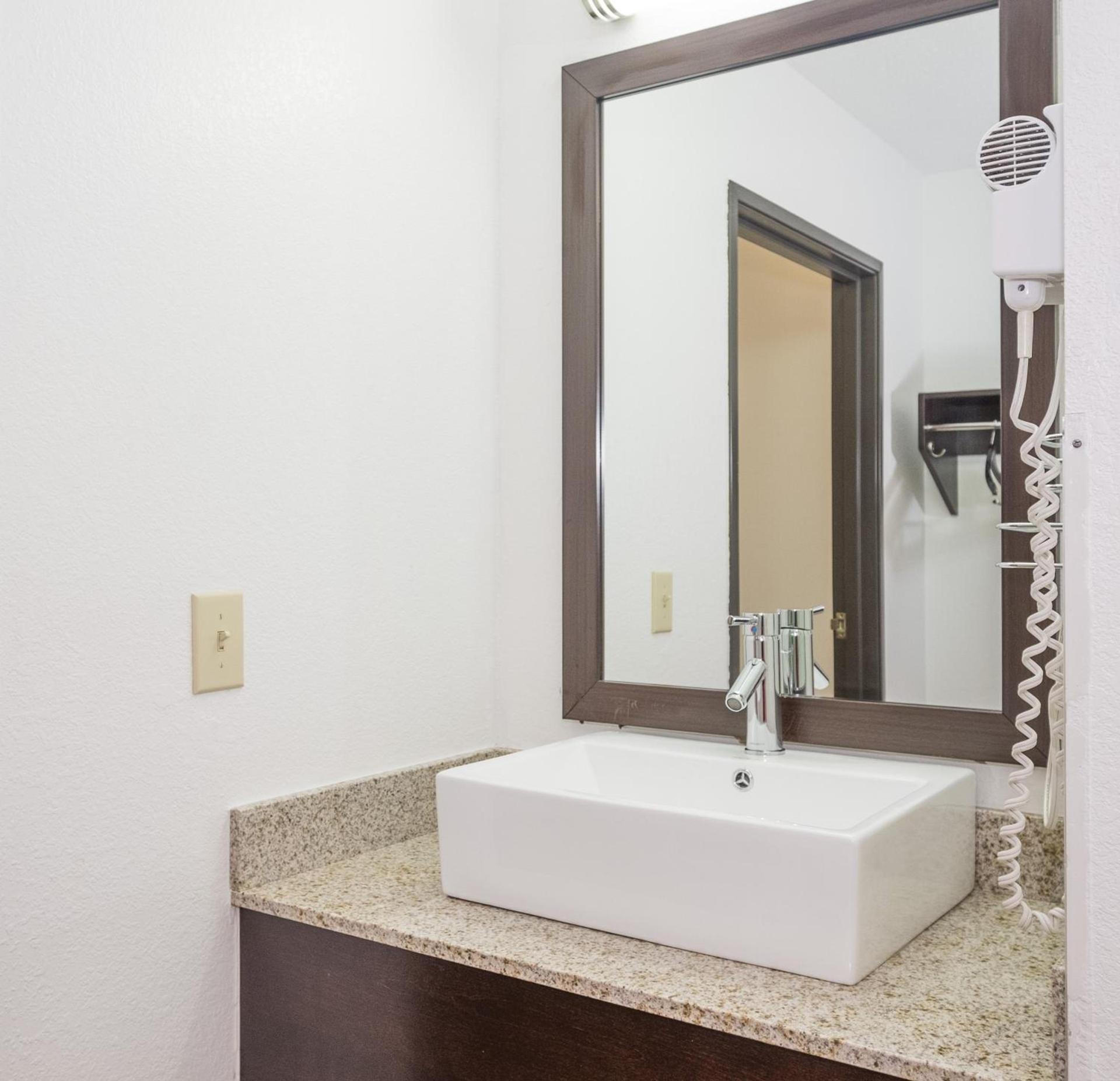 Red Roof Inn Columbus - Hebron photo 22