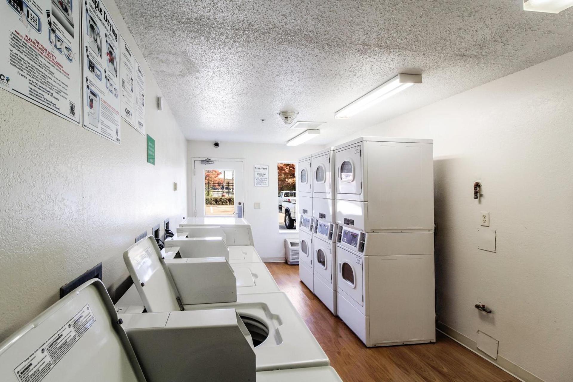 HomeTowne Studios by Red Roof Houston - West Oaks - Energy Corridor photo 14