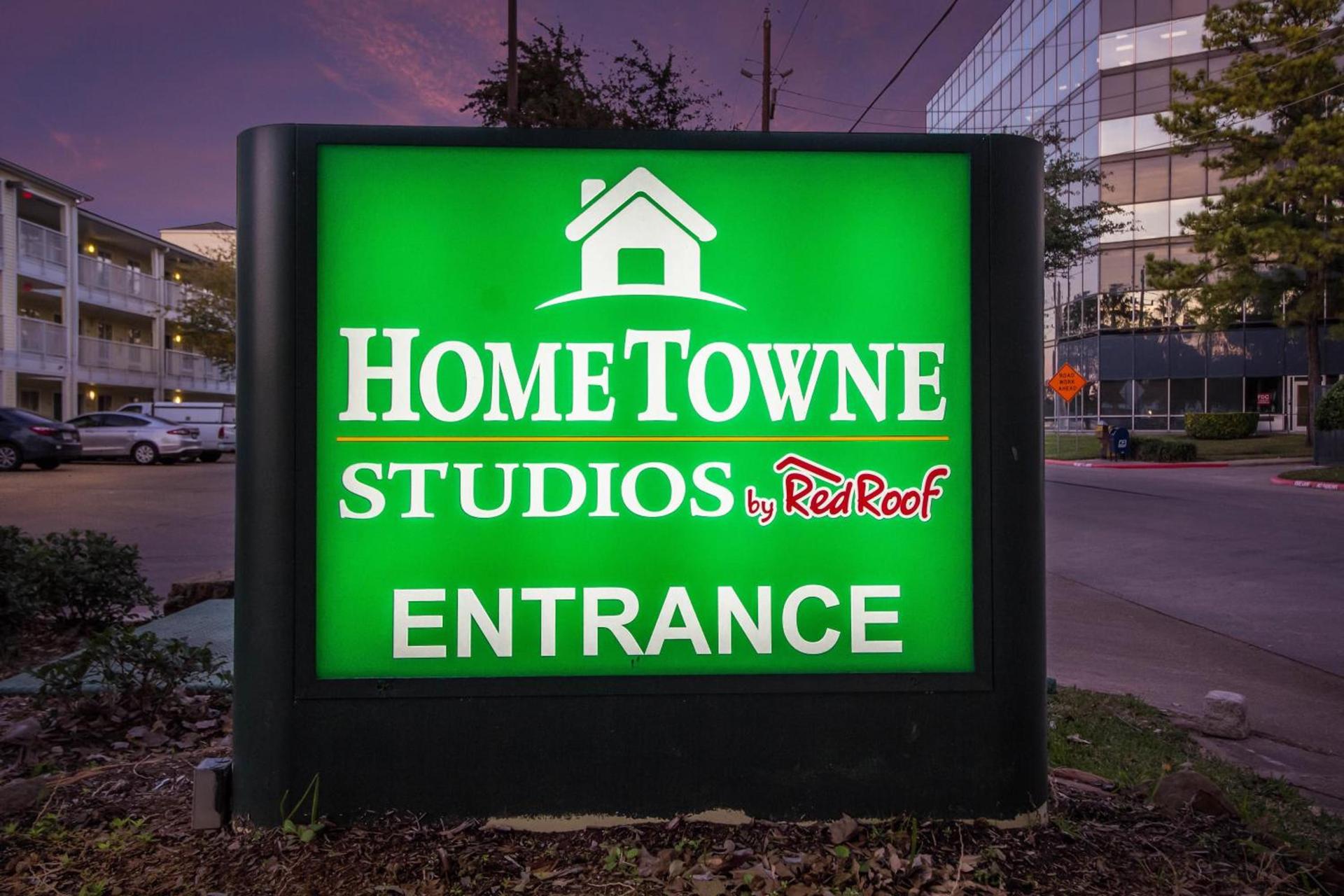 HomeTowne Studios by Red Roof Houston - Northwest photo 6