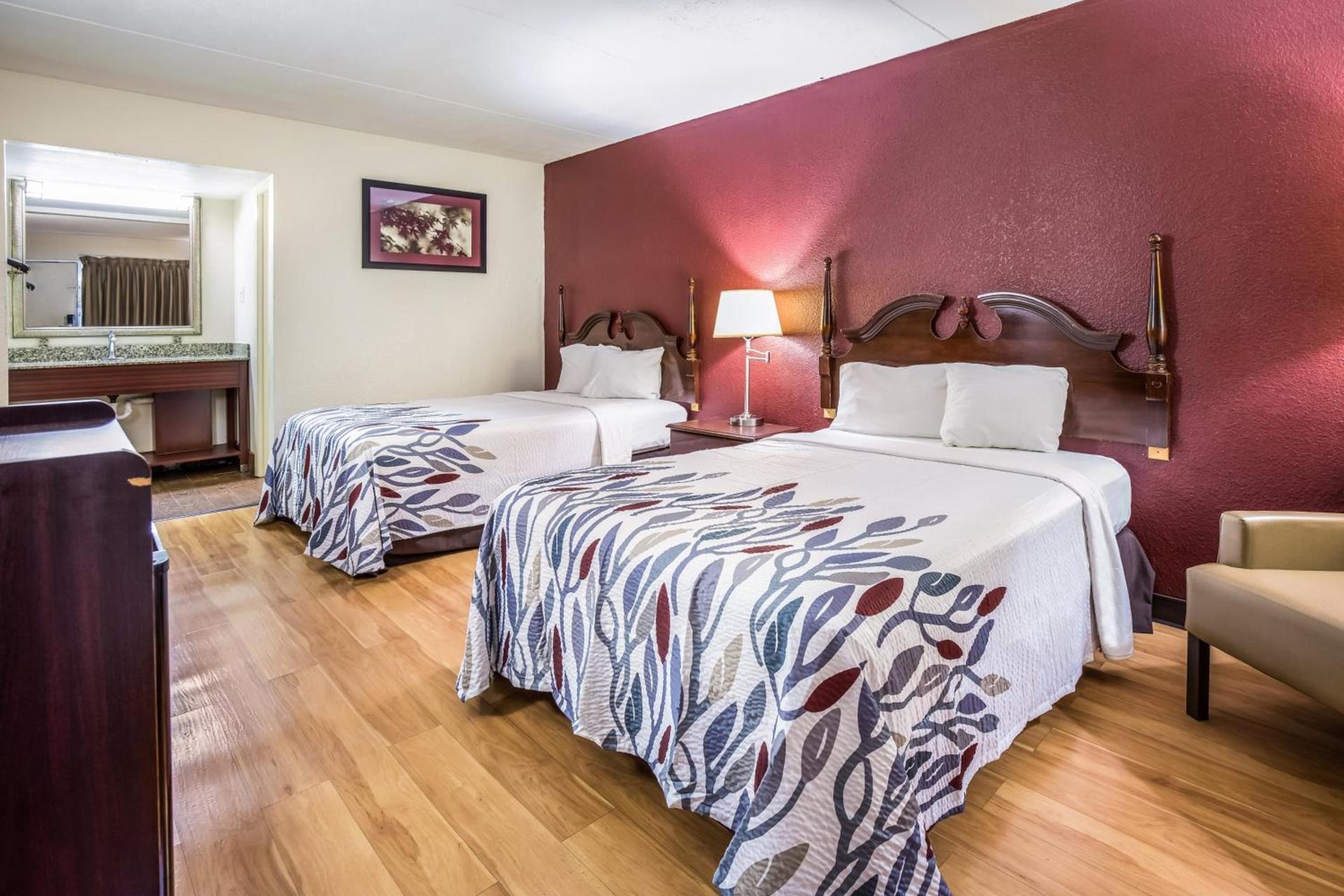 Red Roof Inn Caryville photo 15